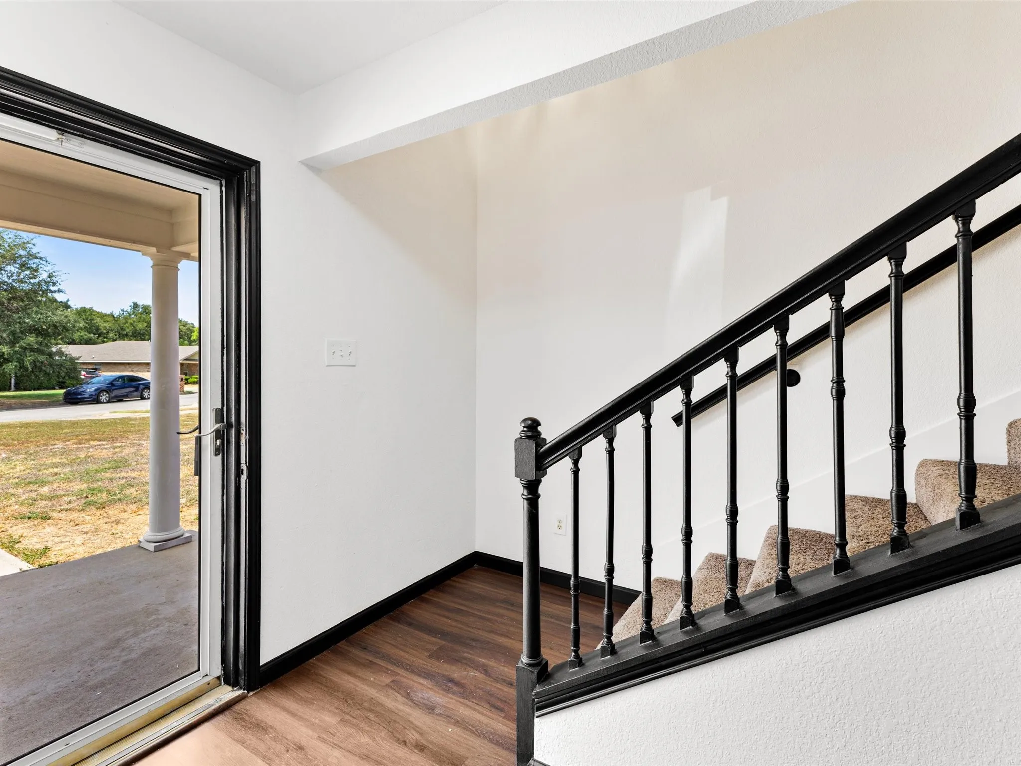 Single Family Residence For Sale in Tarrant County , 6437 Henco Drive, Fort Worth, Texas 76119, 3 Bedroom, 3 Bathroom, 2 Garage spaces, 1,697 Sqft, built in 2002, mls#21367719, Real Estate Agent in Fort Worth, Homes For Sale in Tarrant county, Homes For Sale in Fort Worth, Realtor in Fort Worth Texas, Real Estate Brokerage Independent Realty Texas, Luminita Cordes Realtor