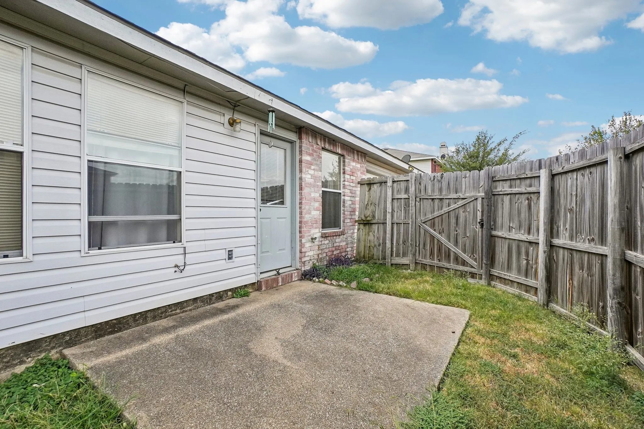 Single Family Residence For Sale in Dallas County , 659 Pondview Drive, Cedar Hill, Texas 75104, 3 Bedroom, 2 Bathroom, 2 Garage spaces, 1,960 Sqft, built in 2001, mls#21367848, Real Estate Agent in Cedar Hill, Homes For Sale in Dallas county, Homes For Sale in Cedar Hill, Realtor in Cedar Hill Texas, Real Estate Brokerage Independent Realty Texas, Luminita Cordes Realtor