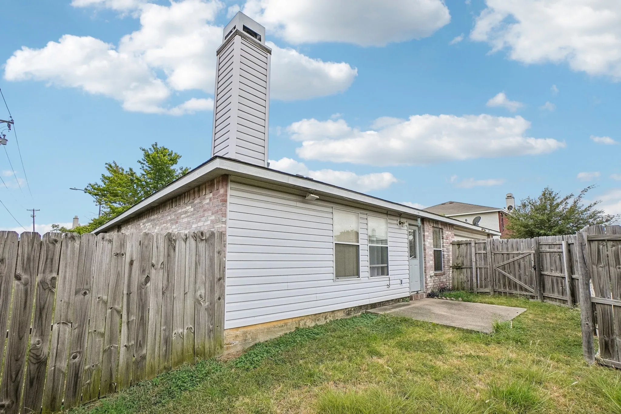 Single Family Residence For Sale in Dallas County , 659 Pondview Drive, Cedar Hill, Texas 75104, 3 Bedroom, 2 Bathroom, 2 Garage spaces, 1,960 Sqft, built in 2001, mls#21367848, Real Estate Agent in Cedar Hill, Homes For Sale in Dallas county, Homes For Sale in Cedar Hill, Realtor in Cedar Hill Texas, Real Estate Brokerage Independent Realty Texas, Luminita Cordes Realtor