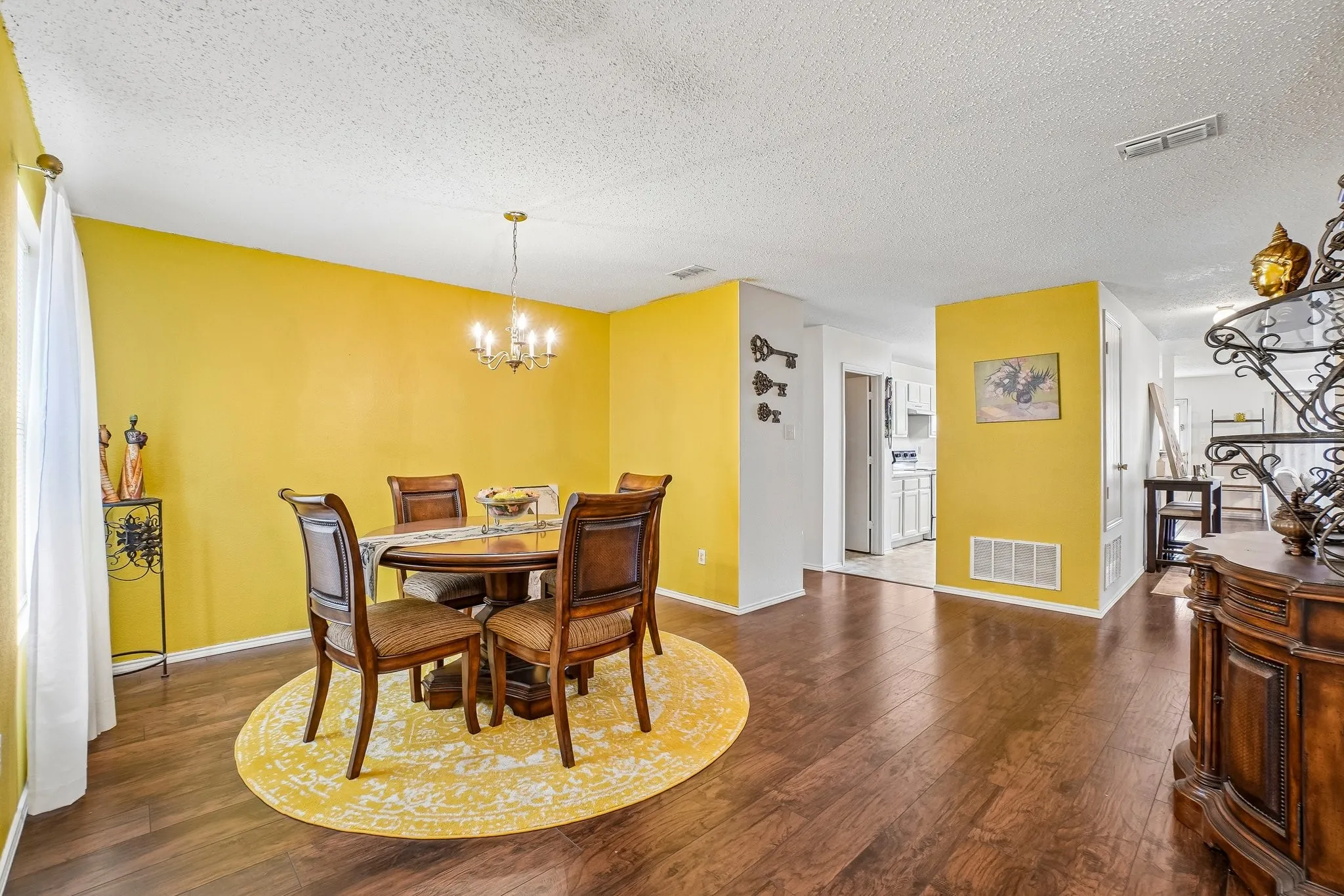 Single Family Residence For Sale in Dallas County , 659 Pondview Drive, Cedar Hill, Texas 75104, 3 Bedroom, 2 Bathroom, 2 Garage spaces, 1,960 Sqft, built in 2001, mls#21367848, Real Estate Agent in Cedar Hill, Homes For Sale in Dallas county, Homes For Sale in Cedar Hill, Realtor in Cedar Hill Texas, Real Estate Brokerage Independent Realty Texas, Luminita Cordes Realtor