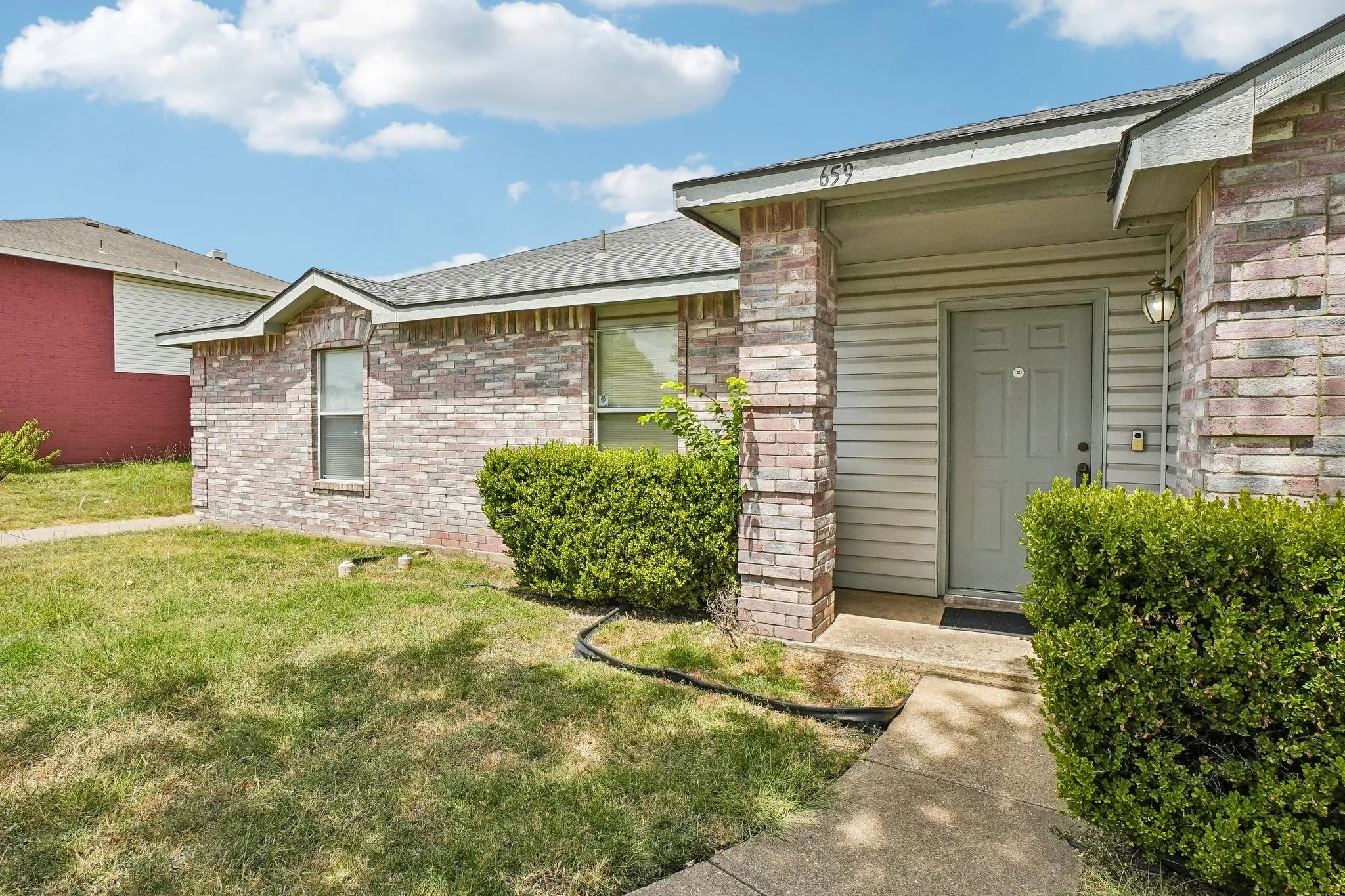 Single Family Residence For Sale in Dallas County , 659 Pondview Drive, Cedar Hill, Texas 75104, 3 Bedroom, 2 Bathroom, 2 Garage spaces, 1,960 Sqft, built in 2001, mls#21367848, Real Estate Agent in Cedar Hill, Homes For Sale in Dallas county, Homes For Sale in Cedar Hill, Realtor in Cedar Hill Texas, Real Estate Brokerage Independent Realty Texas, Luminita Cordes Realtor