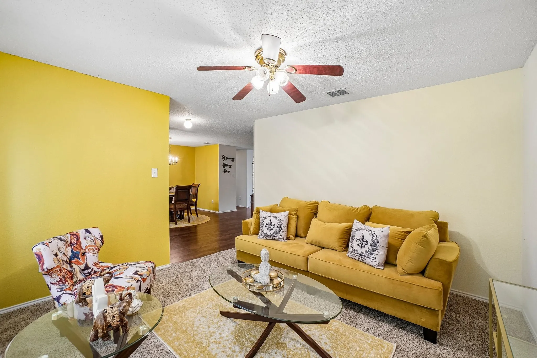Single Family Residence For Sale in Dallas County , 659 Pondview Drive, Cedar Hill, Texas 75104, 3 Bedroom, 2 Bathroom, 2 Garage spaces, 1,960 Sqft, built in 2001, mls#21367848, Real Estate Agent in Cedar Hill, Homes For Sale in Dallas county, Homes For Sale in Cedar Hill, Realtor in Cedar Hill Texas, Real Estate Brokerage Independent Realty Texas, Luminita Cordes Realtor
