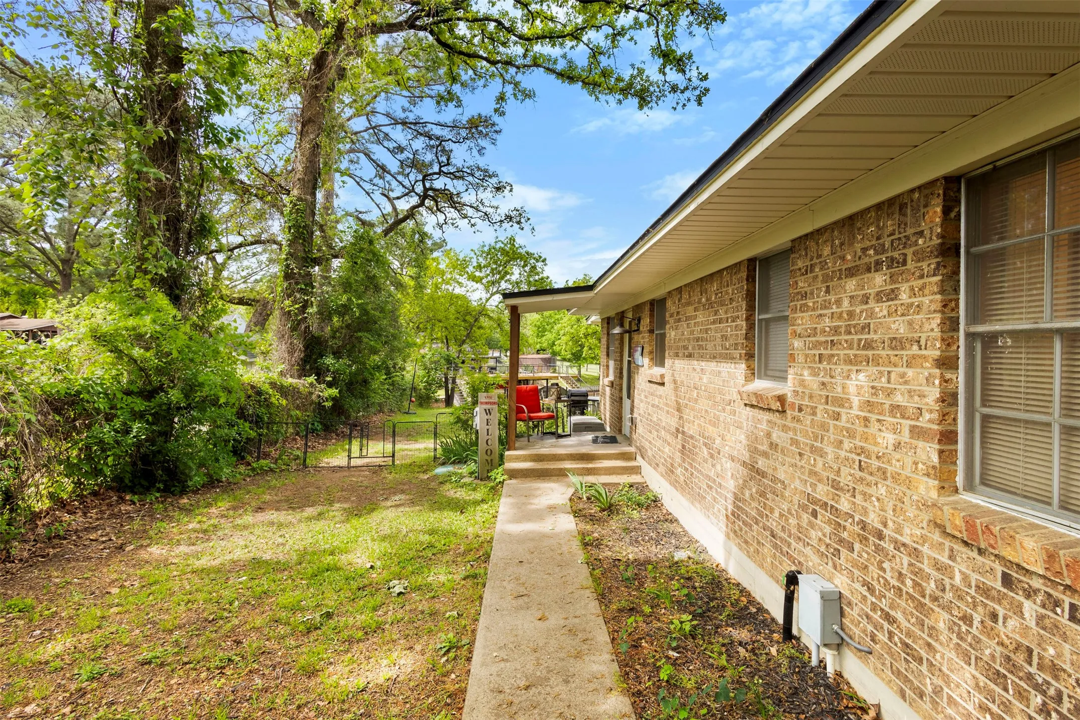 Single Family Residence For Rent in Henderson County , 111 Island Park Drive, Gun Barrel City, Texas 75156, 3 Bedroom, 2 Bathroom, Garage spaces, 900 Sqft, built in 1974, mls#21368054, Real Estate Agent in Gun Barrel City, Homes For Rent in Henderson county, Homes For Rent in Gun Barrel City, Realtor in Gun Barrel City Texas, Real Estate Brokerage Independent Realty Texas, Luminita Cordes Realtor