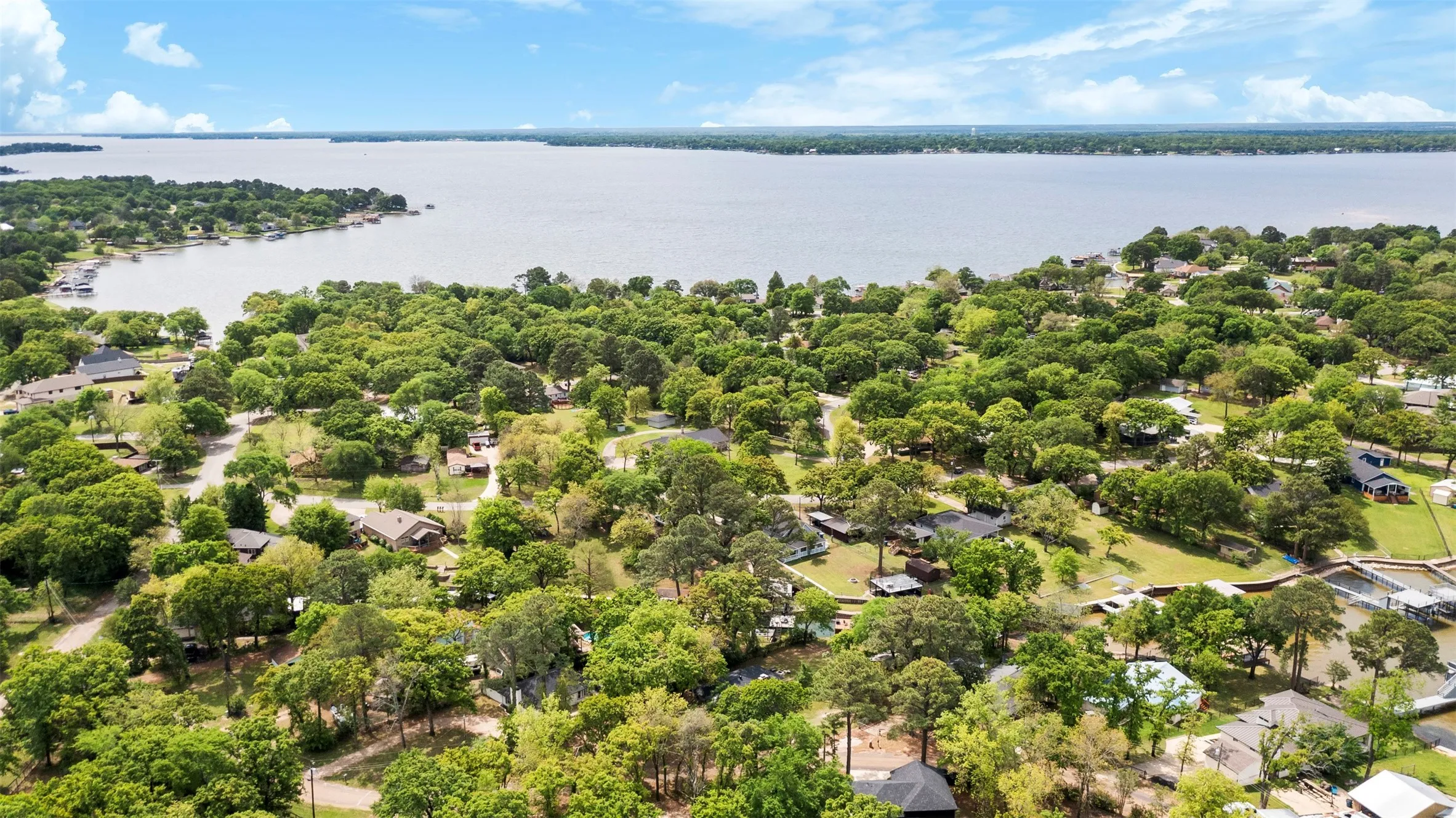 Single Family Residence For Rent in Henderson County , 111 Island Park Drive, Gun Barrel City, Texas 75156, 3 Bedroom, 2 Bathroom, Garage spaces, 900 Sqft, built in 1974, mls#21368054, Real Estate Agent in Gun Barrel City, Homes For Rent in Henderson county, Homes For Rent in Gun Barrel City, Realtor in Gun Barrel City Texas, Real Estate Brokerage Independent Realty Texas, Luminita Cordes Realtor