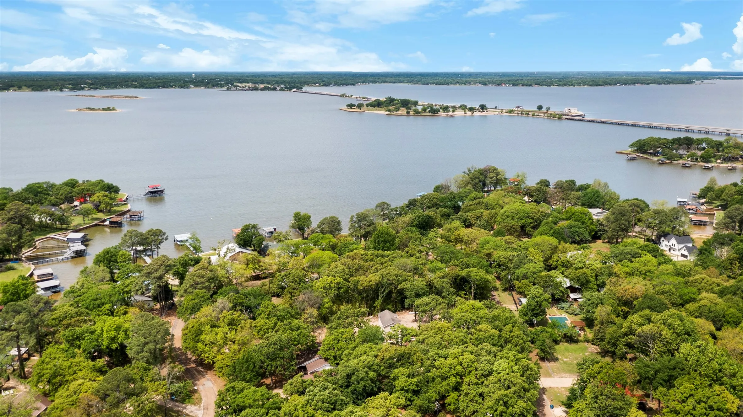 Single Family Residence For Rent in Henderson County , 111 Island Park Drive, Gun Barrel City, Texas 75156, 3 Bedroom, 2 Bathroom, Garage spaces, 900 Sqft, built in 1974, mls#21368054, Real Estate Agent in Gun Barrel City, Homes For Rent in Henderson county, Homes For Rent in Gun Barrel City, Realtor in Gun Barrel City Texas, Real Estate Brokerage Independent Realty Texas, Luminita Cordes Realtor