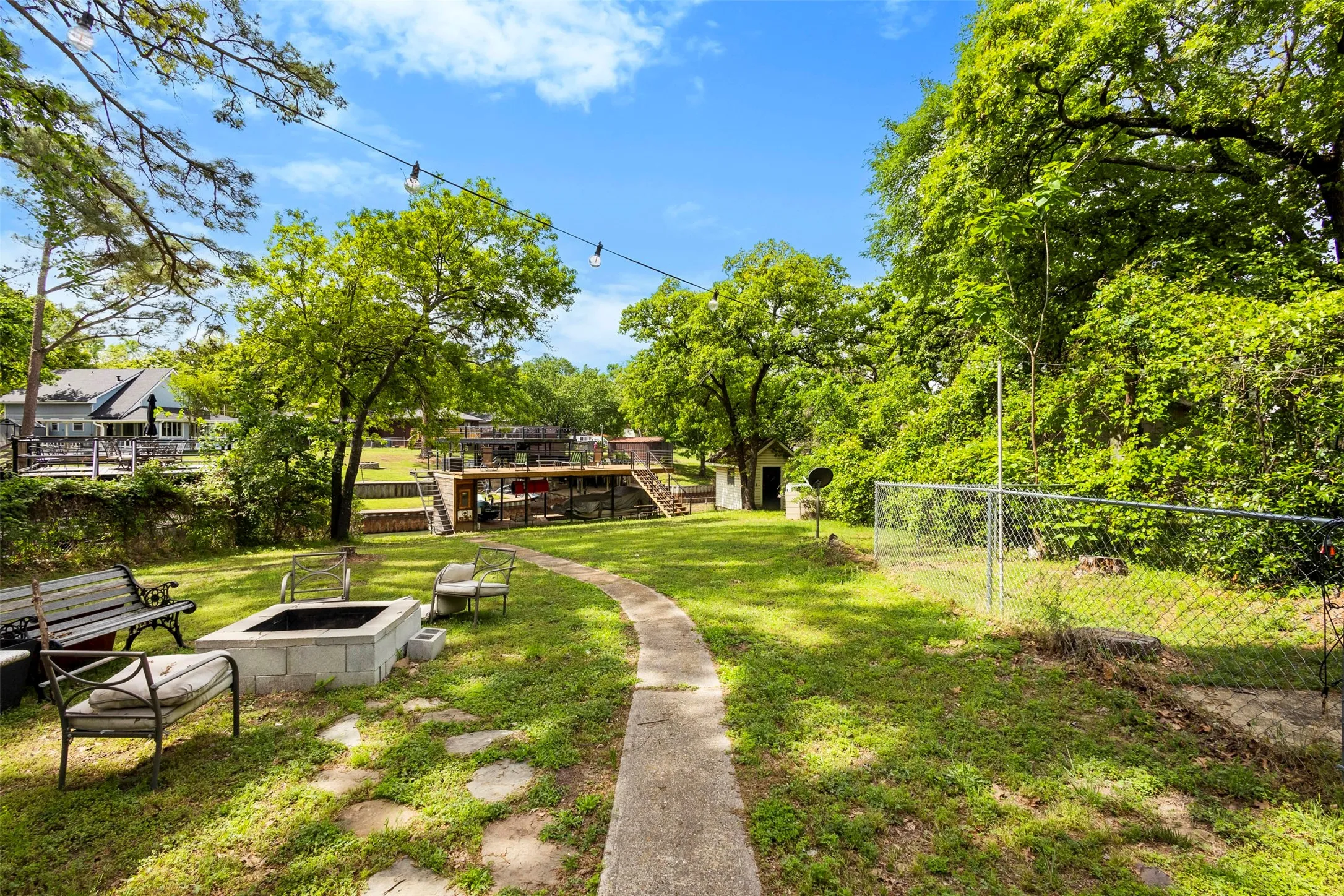 Single Family Residence For Rent in Henderson County , 111 Island Park Drive, Gun Barrel City, Texas 75156, 3 Bedroom, 2 Bathroom, Garage spaces, 900 Sqft, built in 1974, mls#21368054, Real Estate Agent in Gun Barrel City, Homes For Rent in Henderson county, Homes For Rent in Gun Barrel City, Realtor in Gun Barrel City Texas, Real Estate Brokerage Independent Realty Texas, Luminita Cordes Realtor