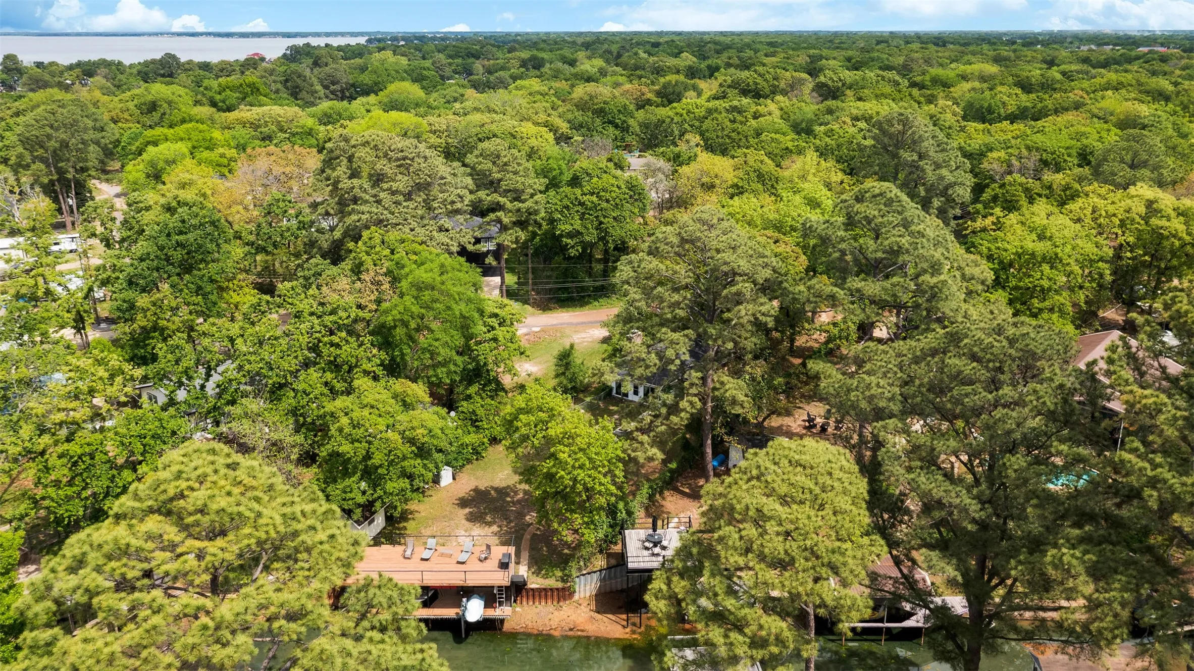 Single Family Residence For Rent in Henderson County , 111 Island Park Drive, Gun Barrel City, Texas 75156, 3 Bedroom, 2 Bathroom, Garage spaces, 900 Sqft, built in 1974, mls#21368054, Real Estate Agent in Gun Barrel City, Homes For Rent in Henderson county, Homes For Rent in Gun Barrel City, Realtor in Gun Barrel City Texas, Real Estate Brokerage Independent Realty Texas, Luminita Cordes Realtor