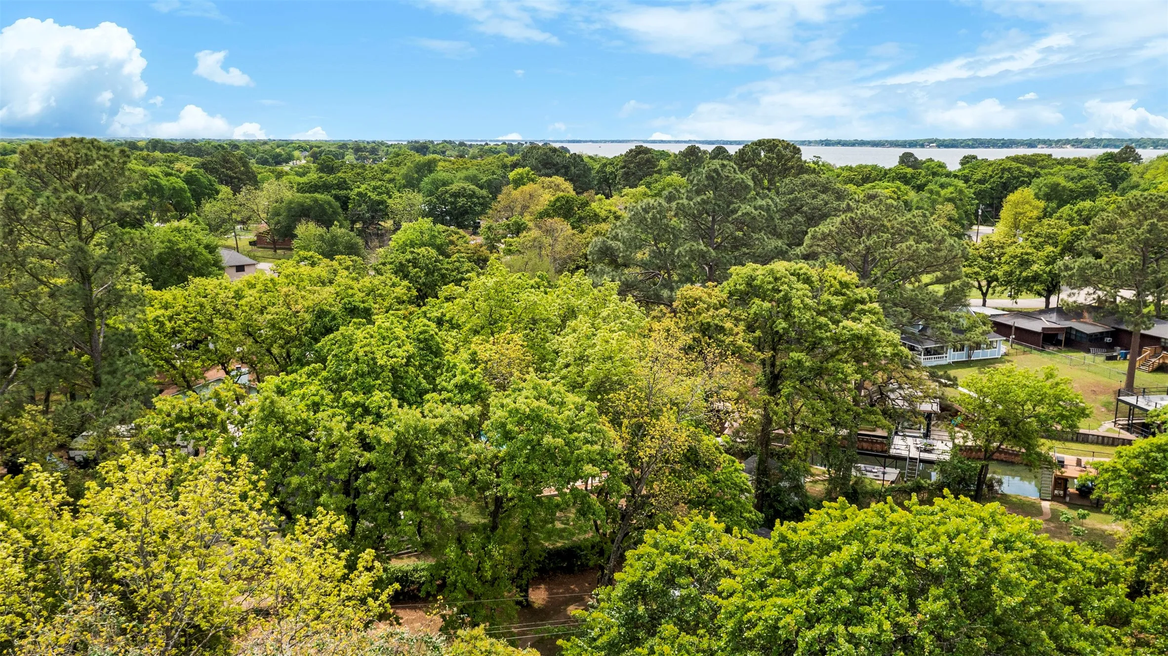 Single Family Residence For Rent in Henderson County , 111 Island Park Drive, Gun Barrel City, Texas 75156, 3 Bedroom, 2 Bathroom, Garage spaces, 900 Sqft, built in 1974, mls#21368054, Real Estate Agent in Gun Barrel City, Homes For Rent in Henderson county, Homes For Rent in Gun Barrel City, Realtor in Gun Barrel City Texas, Real Estate Brokerage Independent Realty Texas, Luminita Cordes Realtor