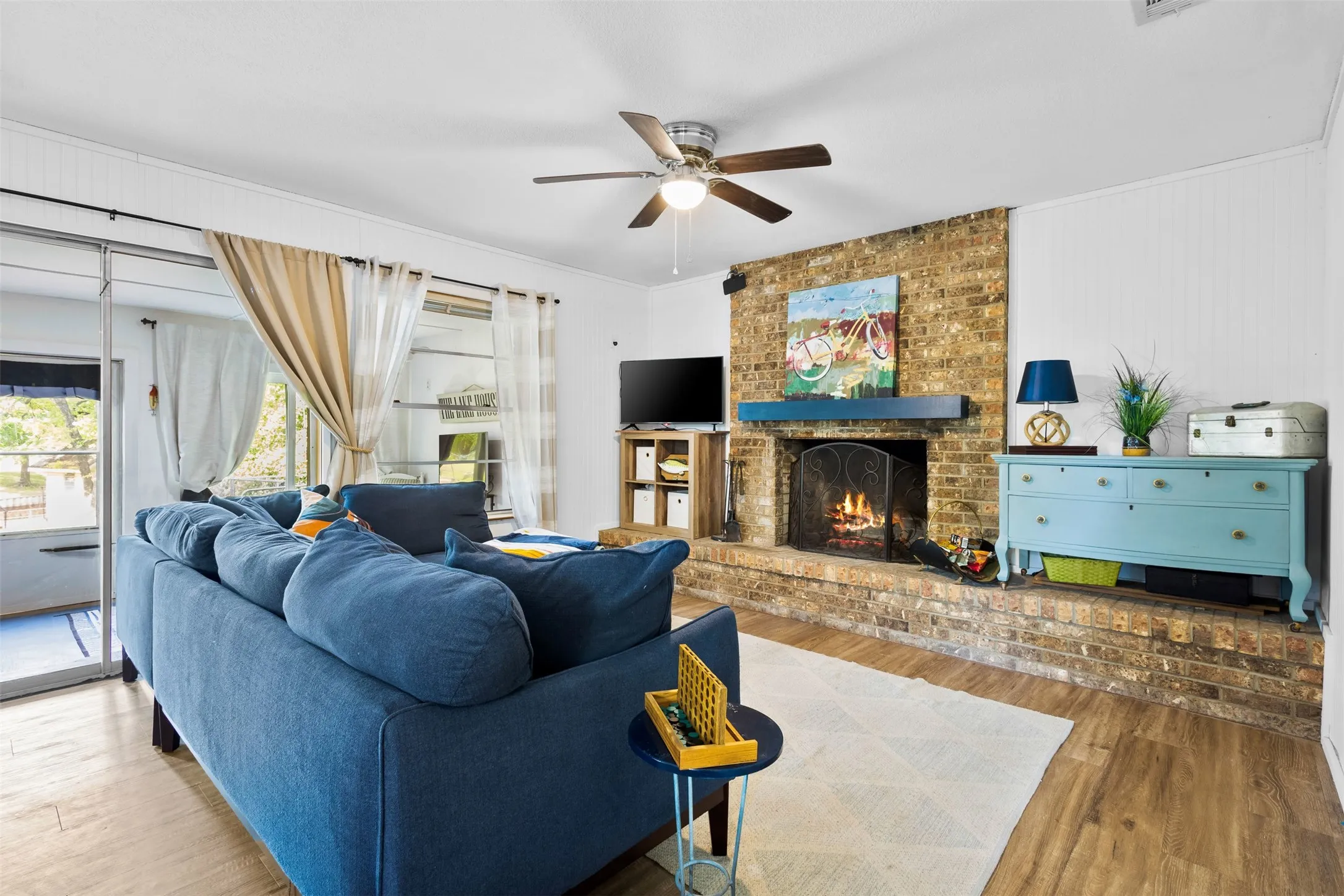 Single Family Residence For Rent in Henderson County , 111 Island Park Drive, Gun Barrel City, Texas 75156, 3 Bedroom, 2 Bathroom, Garage spaces, 900 Sqft, built in 1974, mls#21368054, Real Estate Agent in Gun Barrel City, Homes For Rent in Henderson county, Homes For Rent in Gun Barrel City, Realtor in Gun Barrel City Texas, Real Estate Brokerage Independent Realty Texas, Luminita Cordes Realtor