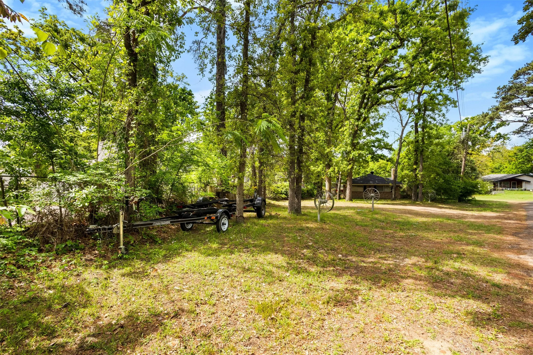 Single Family Residence For Rent in Henderson County , 111 Island Park Drive, Gun Barrel City, Texas 75156, 3 Bedroom, 2 Bathroom, Garage spaces, 900 Sqft, built in 1974, mls#21368054, Real Estate Agent in Gun Barrel City, Homes For Rent in Henderson county, Homes For Rent in Gun Barrel City, Realtor in Gun Barrel City Texas, Real Estate Brokerage Independent Realty Texas, Luminita Cordes Realtor