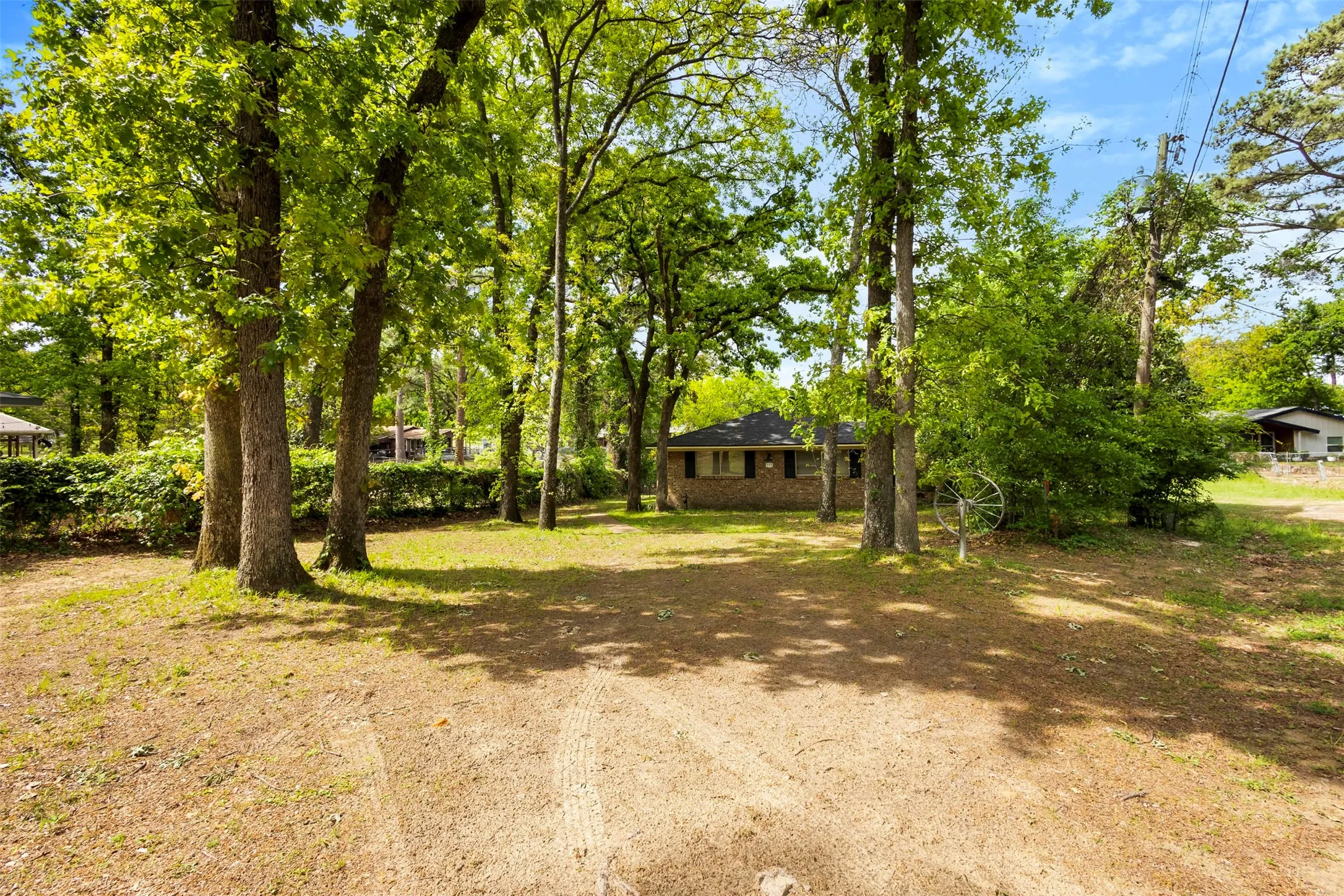 Single Family Residence For Rent in Henderson County , 111 Island Park Drive, Gun Barrel City, Texas 75156, 3 Bedroom, 2 Bathroom, Garage spaces, 900 Sqft, built in 1974, mls#21368054, Real Estate Agent in Gun Barrel City, Homes For Rent in Henderson county, Homes For Rent in Gun Barrel City, Realtor in Gun Barrel City Texas, Real Estate Brokerage Independent Realty Texas, Luminita Cordes Realtor
