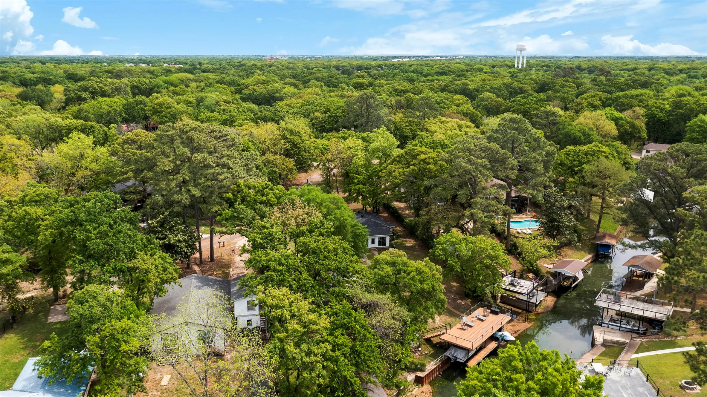 Single Family Residence For Rent in Henderson County , 111 Island Park Drive, Gun Barrel City, Texas 75156, 3 Bedroom, 2 Bathroom, Garage spaces, 900 Sqft, built in 1974, mls#21368054, Real Estate Agent in Gun Barrel City, Homes For Rent in Henderson county, Homes For Rent in Gun Barrel City, Realtor in Gun Barrel City Texas, Real Estate Brokerage Independent Realty Texas, Luminita Cordes Realtor