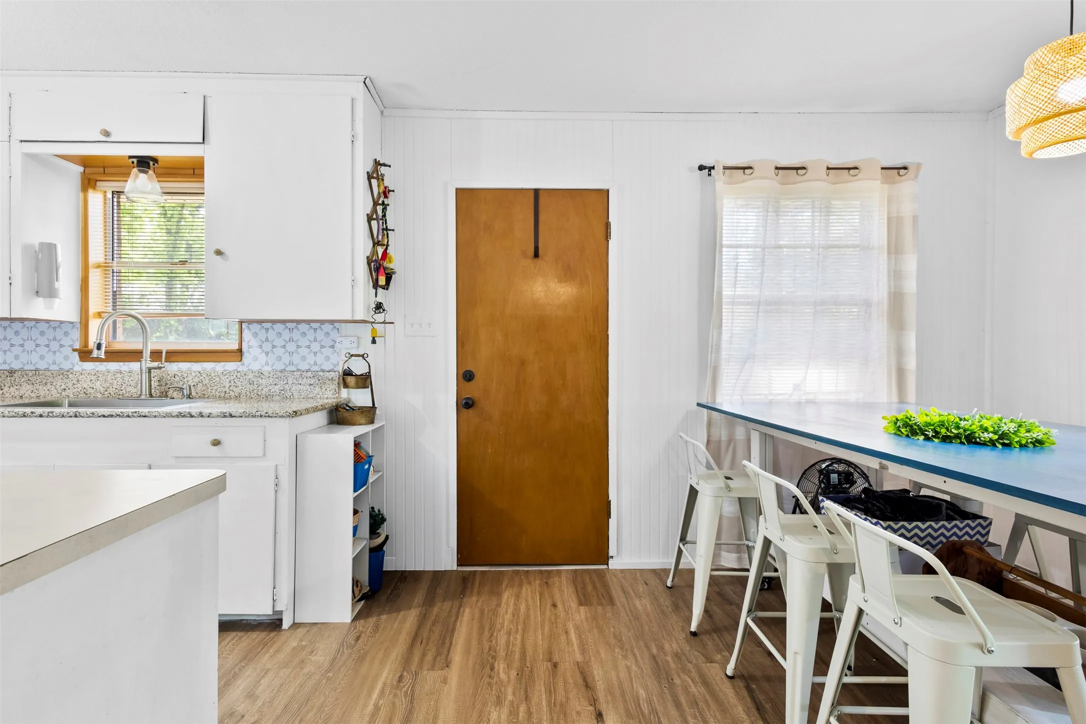Single Family Residence For Rent in Henderson County , 111 Island Park Drive, Gun Barrel City, Texas 75156, 3 Bedroom, 2 Bathroom, Garage spaces, 900 Sqft, built in 1974, mls#21368054, Real Estate Agent in Gun Barrel City, Homes For Rent in Henderson county, Homes For Rent in Gun Barrel City, Realtor in Gun Barrel City Texas, Real Estate Brokerage Independent Realty Texas, Luminita Cordes Realtor