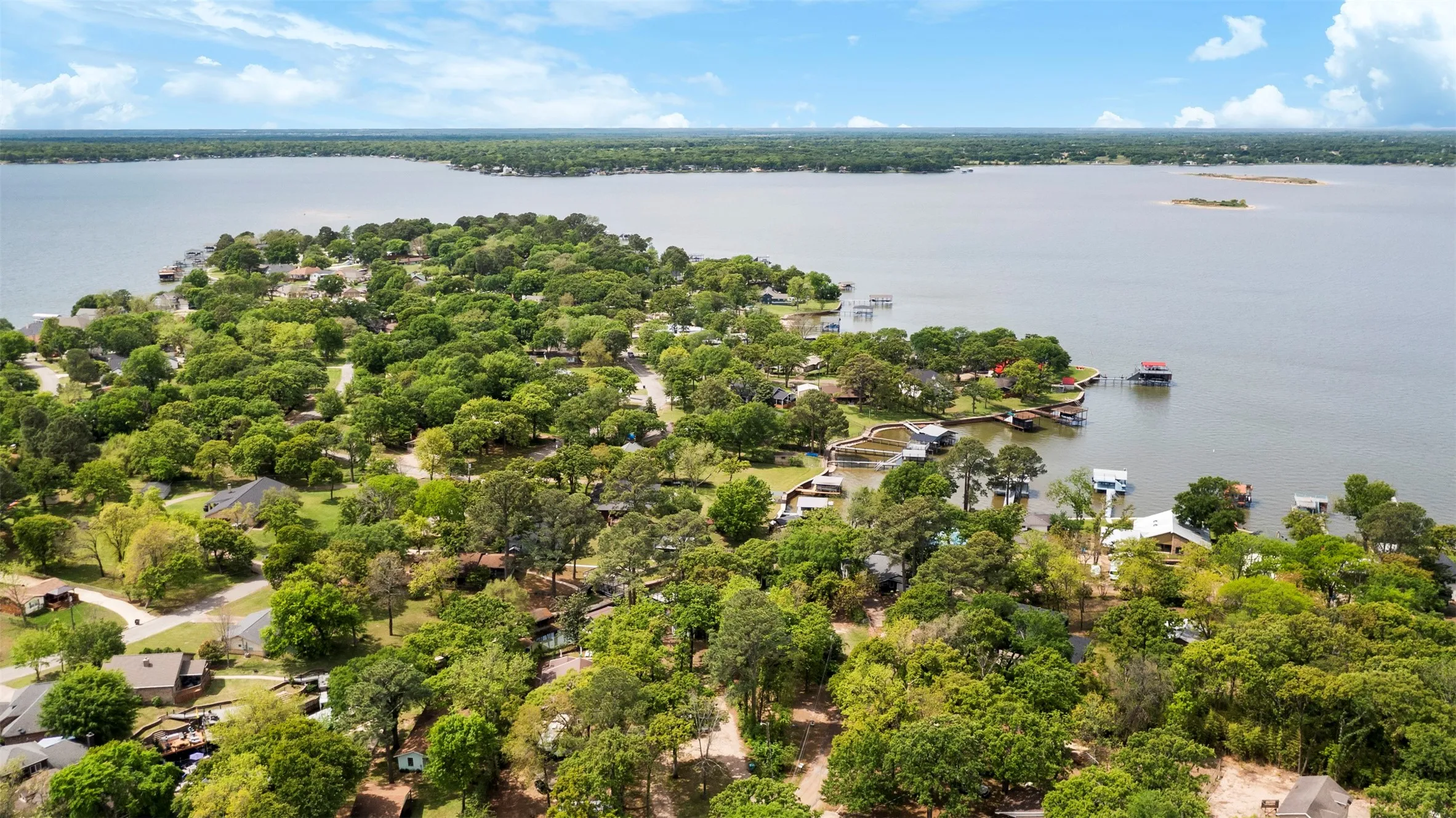 Single Family Residence For Rent in Henderson County , 111 Island Park Drive, Gun Barrel City, Texas 75156, 3 Bedroom, 2 Bathroom, Garage spaces, 900 Sqft, built in 1974, mls#21368054, Real Estate Agent in Gun Barrel City, Homes For Rent in Henderson county, Homes For Rent in Gun Barrel City, Realtor in Gun Barrel City Texas, Real Estate Brokerage Independent Realty Texas, Luminita Cordes Realtor