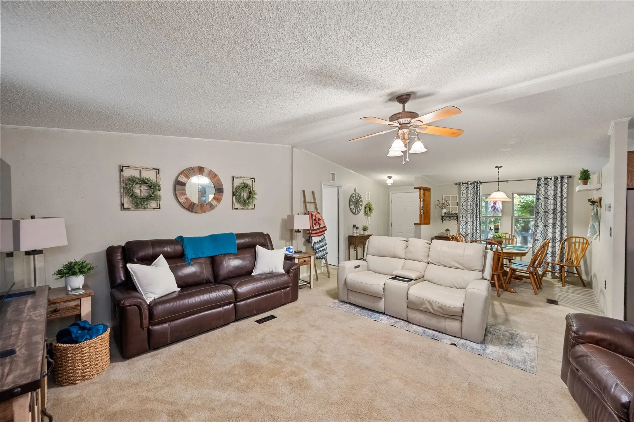 Mobile Home For Sale in Parker County , 576 Threatt, Weatherford, Texas 76088, 3 Bedroom, 2 Bathroom, Garage spaces, 1,568 Sqft, built in 2001, mls#21368019, Real Estate Agent in Weatherford, Homes For Sale in Parker county, Homes For Sale in Weatherford, Realtor in Weatherford Texas, Real Estate Brokerage Independent Realty Texas, Luminita Cordes Realtor