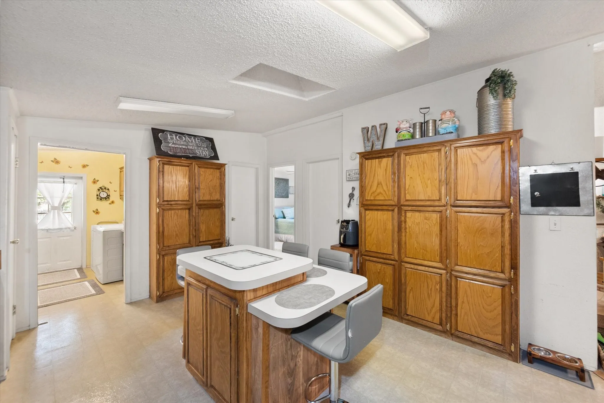 Mobile Home For Sale in Parker County , 576 Threatt, Weatherford, Texas 76088, 3 Bedroom, 2 Bathroom, Garage spaces, 1,568 Sqft, built in 2001, mls#21368019, Real Estate Agent in Weatherford, Homes For Sale in Parker county, Homes For Sale in Weatherford, Realtor in Weatherford Texas, Real Estate Brokerage Independent Realty Texas, Luminita Cordes Realtor