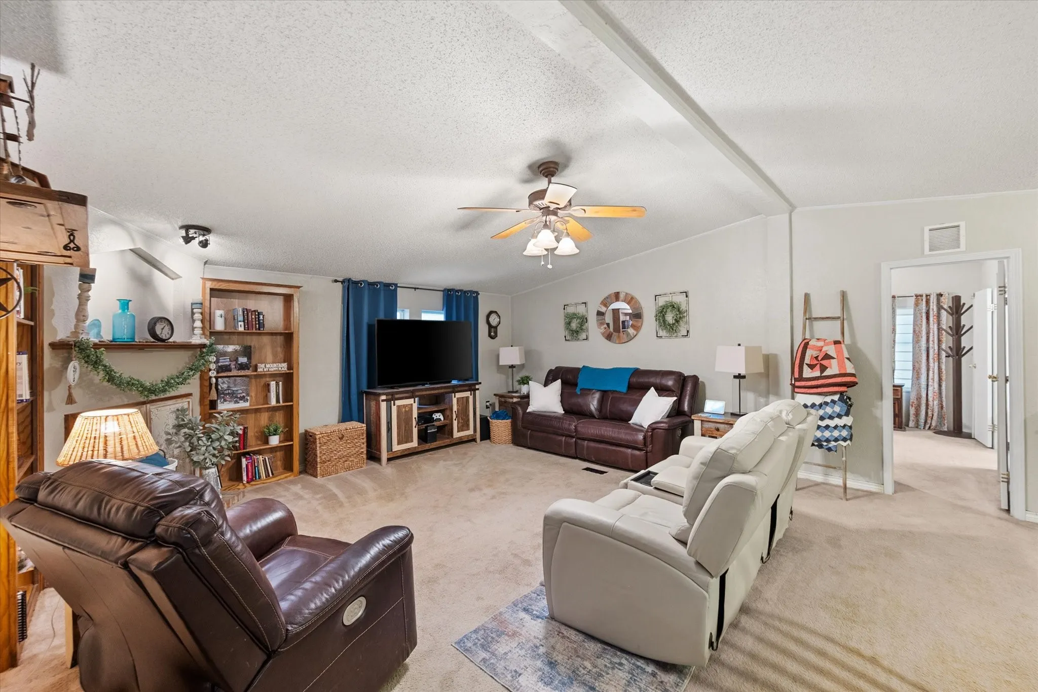 Mobile Home For Sale in Parker County , 576 Threatt, Weatherford, Texas 76088, 3 Bedroom, 2 Bathroom, Garage spaces, 1,568 Sqft, built in 2001, mls#21368019, Real Estate Agent in Weatherford, Homes For Sale in Parker county, Homes For Sale in Weatherford, Realtor in Weatherford Texas, Real Estate Brokerage Independent Realty Texas, Luminita Cordes Realtor