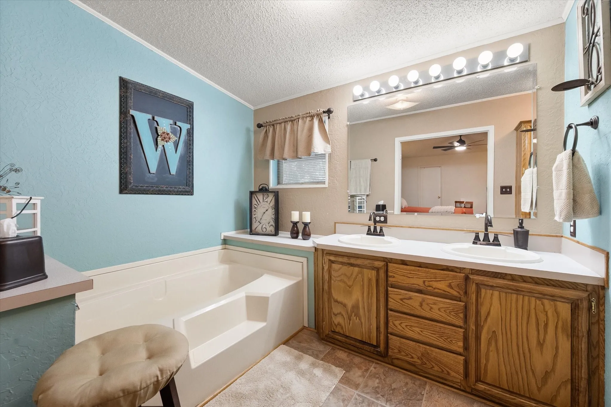 Mobile Home For Sale in Parker County , 576 Threatt, Weatherford, Texas 76088, 3 Bedroom, 2 Bathroom, Garage spaces, 1,568 Sqft, built in 2001, mls#21368019, Real Estate Agent in Weatherford, Homes For Sale in Parker county, Homes For Sale in Weatherford, Realtor in Weatherford Texas, Real Estate Brokerage Independent Realty Texas, Luminita Cordes Realtor