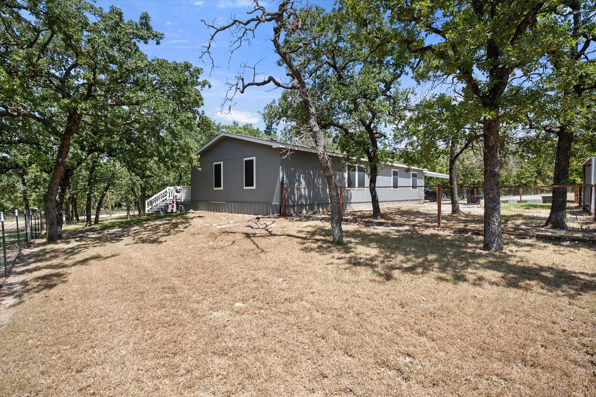 Mobile Home For Sale in Parker County , 576 Threatt, Weatherford, Texas 76088, 3 Bedroom, 2 Bathroom, Garage spaces, 1,568 Sqft, built in 2001, mls#21368019, Real Estate Agent in Weatherford, Homes For Sale in Parker county, Homes For Sale in Weatherford, Realtor in Weatherford Texas, Real Estate Brokerage Independent Realty Texas, Luminita Cordes Realtor