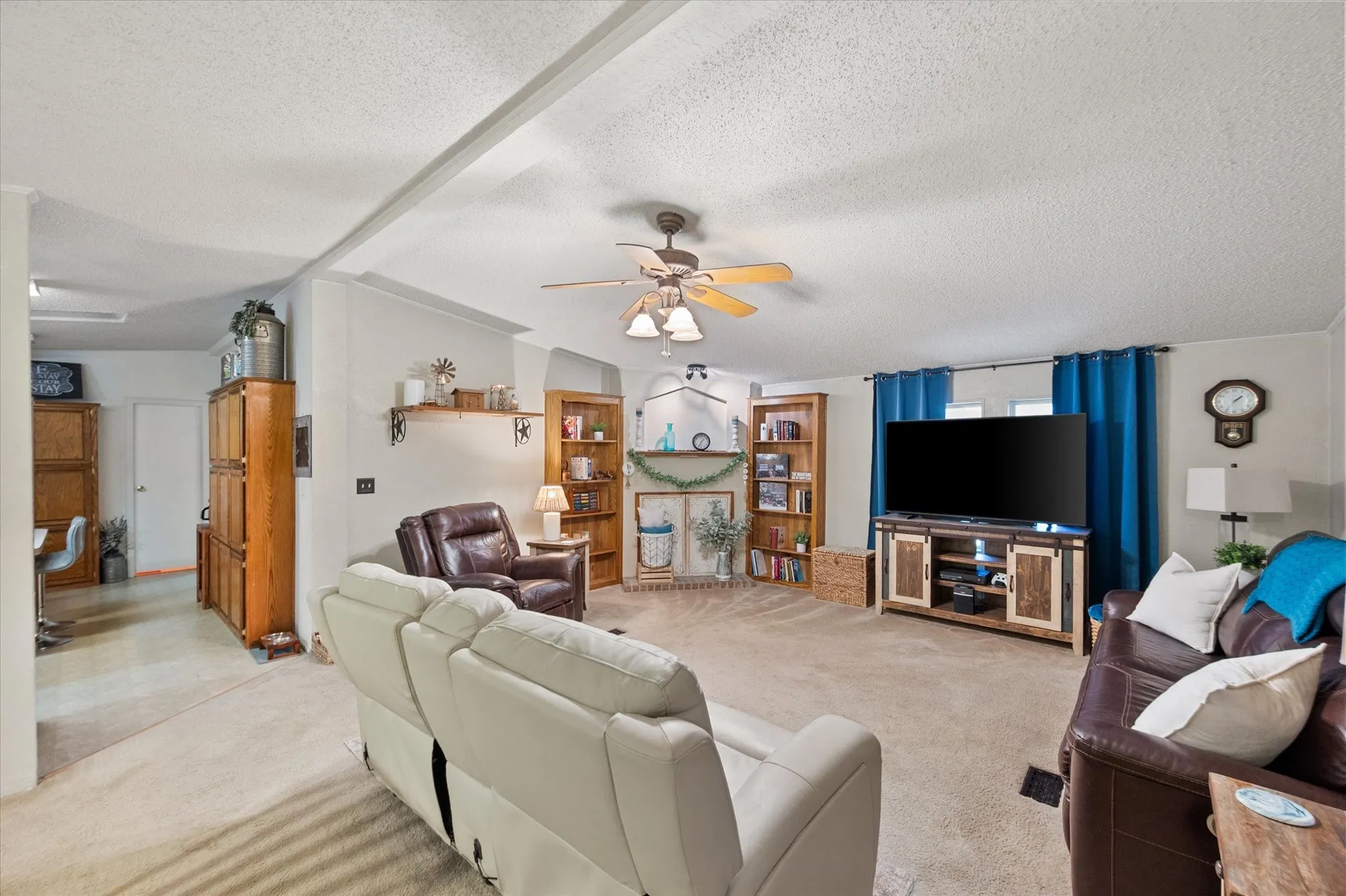 Mobile Home For Sale in Parker County , 576 Threatt, Weatherford, Texas 76088, 3 Bedroom, 2 Bathroom, Garage spaces, 1,568 Sqft, built in 2001, mls#21368019, Real Estate Agent in Weatherford, Homes For Sale in Parker county, Homes For Sale in Weatherford, Realtor in Weatherford Texas, Real Estate Brokerage Independent Realty Texas, Luminita Cordes Realtor