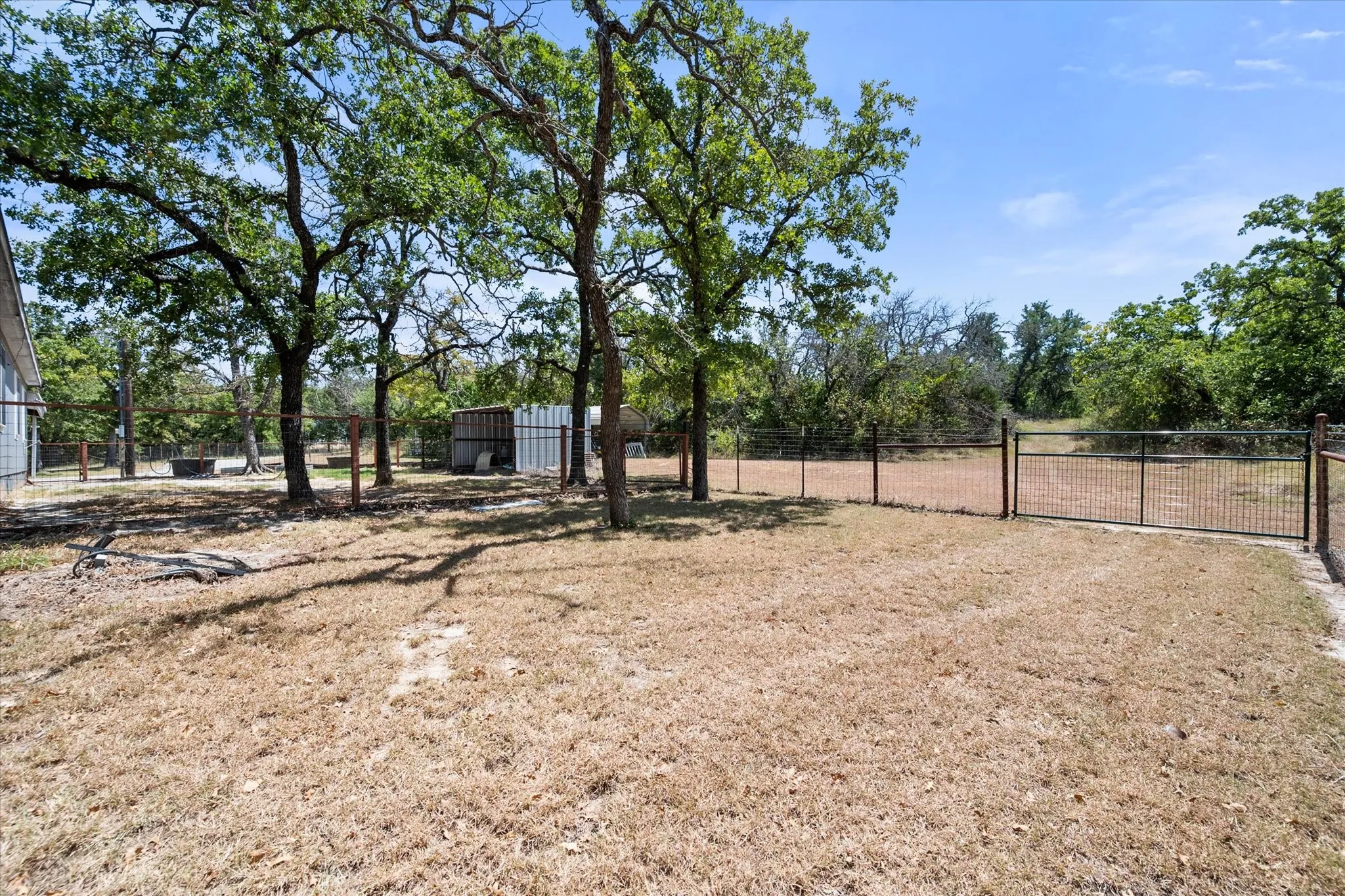 Mobile Home For Sale in Parker County , 576 Threatt, Weatherford, Texas 76088, 3 Bedroom, 2 Bathroom, Garage spaces, 1,568 Sqft, built in 2001, mls#21368019, Real Estate Agent in Weatherford, Homes For Sale in Parker county, Homes For Sale in Weatherford, Realtor in Weatherford Texas, Real Estate Brokerage Independent Realty Texas, Luminita Cordes Realtor