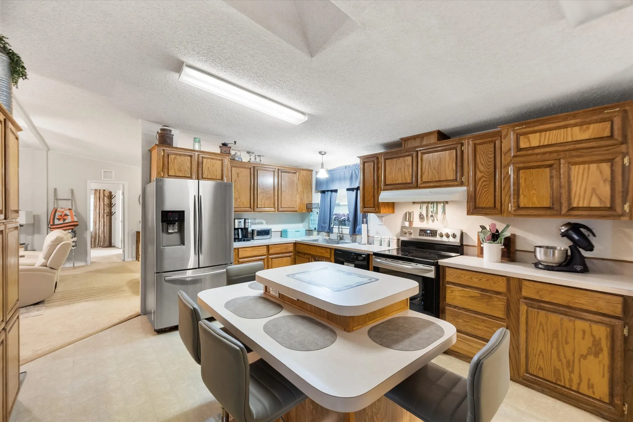 Mobile Home For Sale in Parker County , 576 Threatt, Weatherford, Texas 76088, 3 Bedroom, 2 Bathroom, Garage spaces, 1,568 Sqft, built in 2001, mls#21368019, Real Estate Agent in Weatherford, Homes For Sale in Parker county, Homes For Sale in Weatherford, Realtor in Weatherford Texas, Real Estate Brokerage Independent Realty Texas, Luminita Cordes Realtor