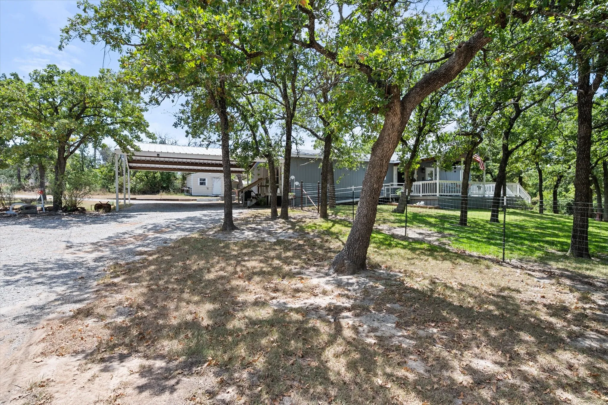 Mobile Home For Sale in Parker County , 576 Threatt, Weatherford, Texas 76088, 3 Bedroom, 2 Bathroom, Garage spaces, 1,568 Sqft, built in 2001, mls#21368019, Real Estate Agent in Weatherford, Homes For Sale in Parker county, Homes For Sale in Weatherford, Realtor in Weatherford Texas, Real Estate Brokerage Independent Realty Texas, Luminita Cordes Realtor