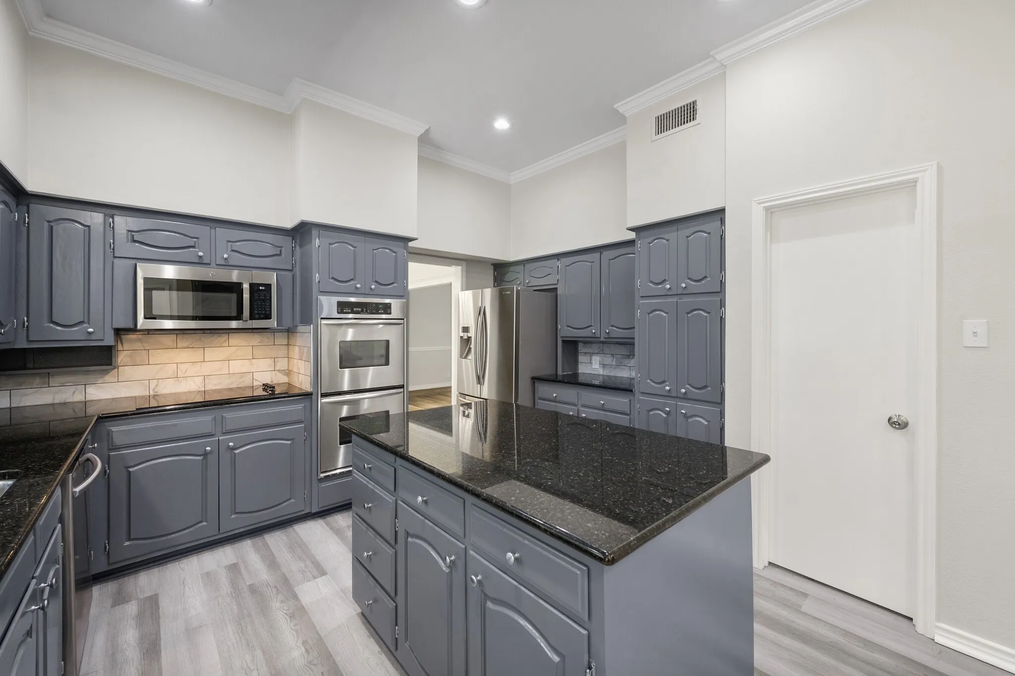 Single Family Residence For Sale in Tarrant County , 4351 Bullfinch Court, Fort Worth, Texas 76133, 3 Bedroom, 3 Bathroom, 2 Garage spaces, 3,164 Sqft, built in 1977, mls#21368061, Real Estate Agent in Fort Worth, Homes For Sale in Tarrant county, Homes For Sale in Fort Worth, Realtor in Fort Worth Texas, Real Estate Brokerage Independent Realty Texas, Luminita Cordes Realtor