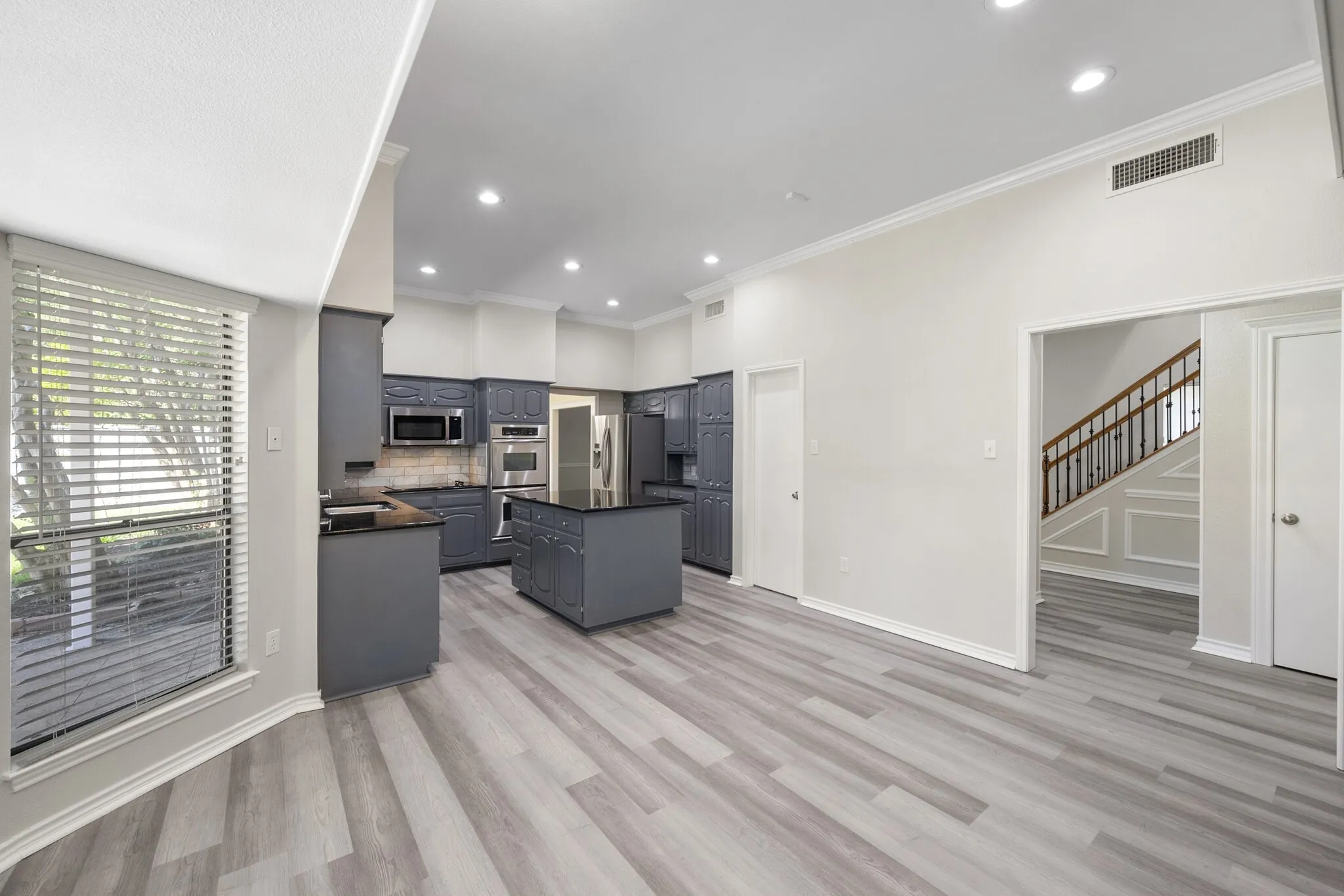 Single Family Residence For Sale in Tarrant County , 4351 Bullfinch Court, Fort Worth, Texas 76133, 3 Bedroom, 3 Bathroom, 2 Garage spaces, 3,164 Sqft, built in 1977, mls#21368061, Real Estate Agent in Fort Worth, Homes For Sale in Tarrant county, Homes For Sale in Fort Worth, Realtor in Fort Worth Texas, Real Estate Brokerage Independent Realty Texas, Luminita Cordes Realtor