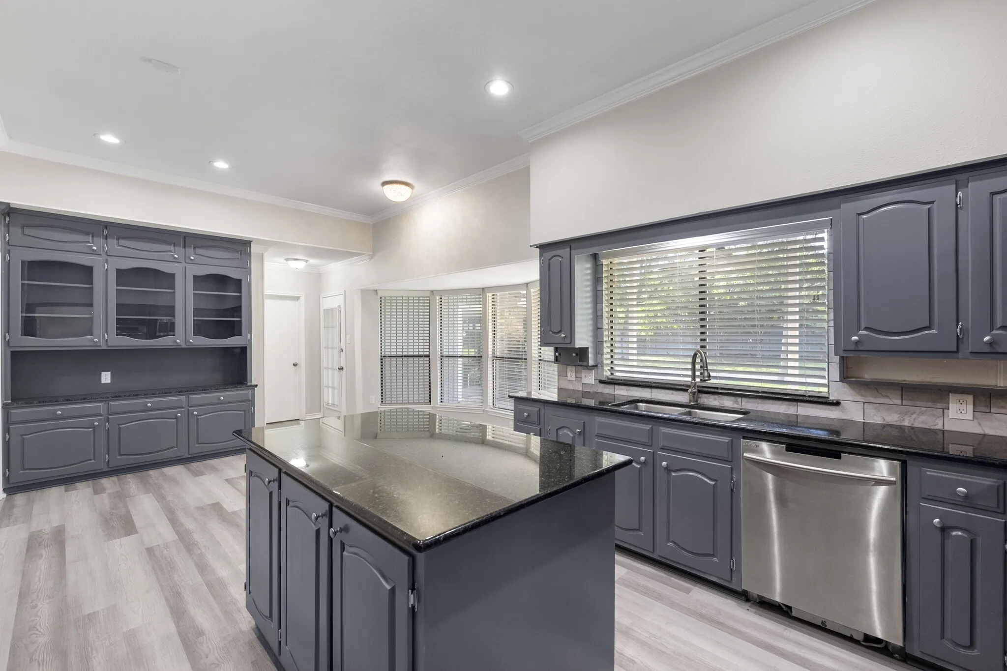 Single Family Residence For Sale in Tarrant County , 4351 Bullfinch Court, Fort Worth, Texas 76133, 3 Bedroom, 3 Bathroom, 2 Garage spaces, 3,164 Sqft, built in 1977, mls#21368061, Real Estate Agent in Fort Worth, Homes For Sale in Tarrant county, Homes For Sale in Fort Worth, Realtor in Fort Worth Texas, Real Estate Brokerage Independent Realty Texas, Luminita Cordes Realtor