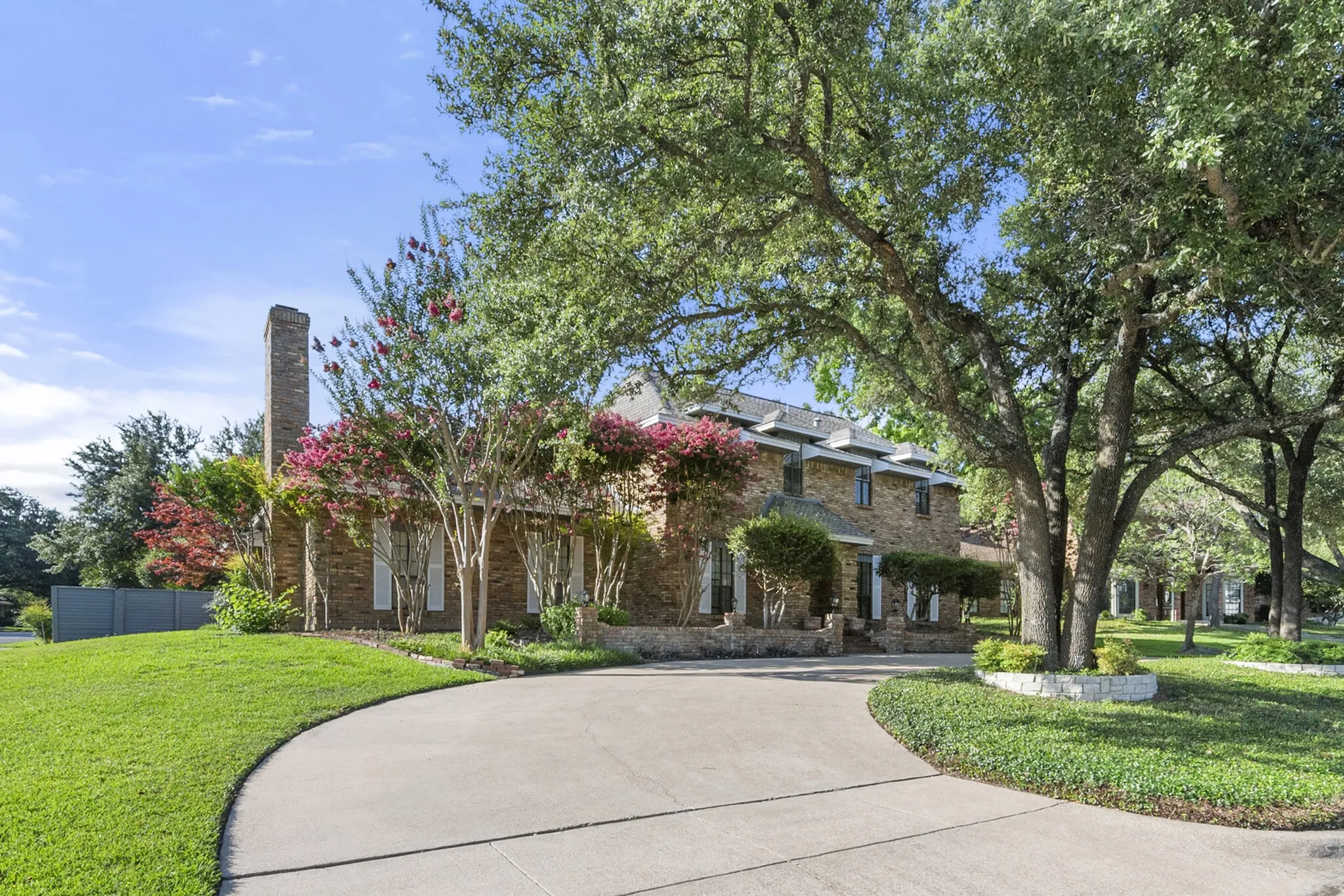 Single Family Residence For Sale in Tarrant County , 4351 Bullfinch Court, Fort Worth, Texas 76133, 3 Bedroom, 3 Bathroom, 2 Garage spaces, 3,164 Sqft, built in 1977, mls#21368061, Real Estate Agent in Fort Worth, Homes For Sale in Tarrant county, Homes For Sale in Fort Worth, Realtor in Fort Worth Texas, Real Estate Brokerage Independent Realty Texas, Luminita Cordes Realtor