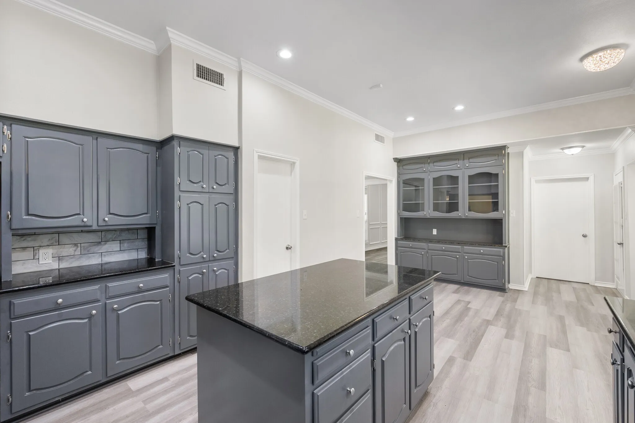 Single Family Residence For Sale in Tarrant County , 4351 Bullfinch Court, Fort Worth, Texas 76133, 3 Bedroom, 3 Bathroom, 2 Garage spaces, 3,164 Sqft, built in 1977, mls#21368061, Real Estate Agent in Fort Worth, Homes For Sale in Tarrant county, Homes For Sale in Fort Worth, Realtor in Fort Worth Texas, Real Estate Brokerage Independent Realty Texas, Luminita Cordes Realtor
