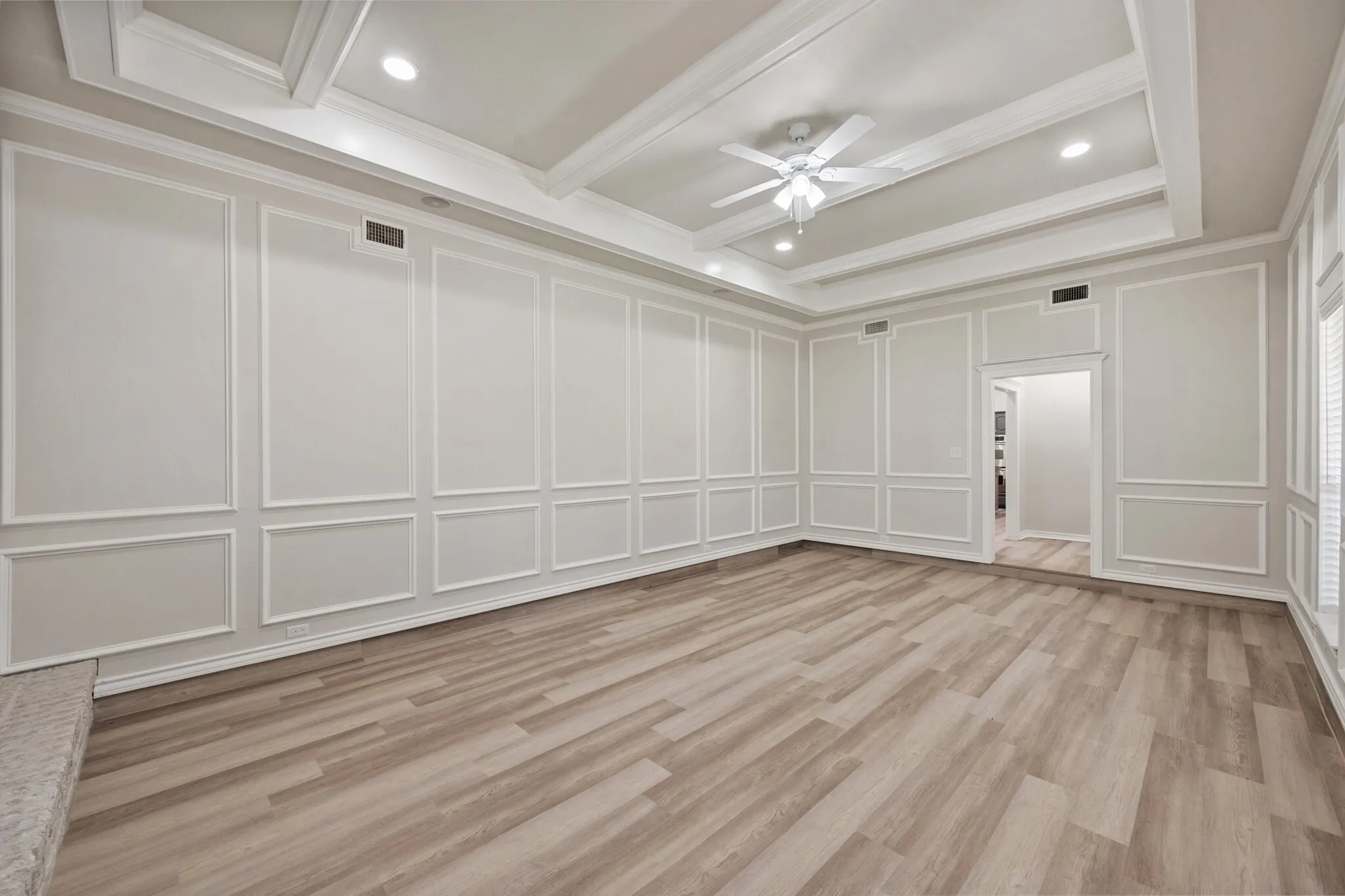 Single Family Residence For Sale in Tarrant County , 4351 Bullfinch Court, Fort Worth, Texas 76133, 3 Bedroom, 3 Bathroom, 2 Garage spaces, 3,164 Sqft, built in 1977, mls#21368061, Real Estate Agent in Fort Worth, Homes For Sale in Tarrant county, Homes For Sale in Fort Worth, Realtor in Fort Worth Texas, Real Estate Brokerage Independent Realty Texas, Luminita Cordes Realtor