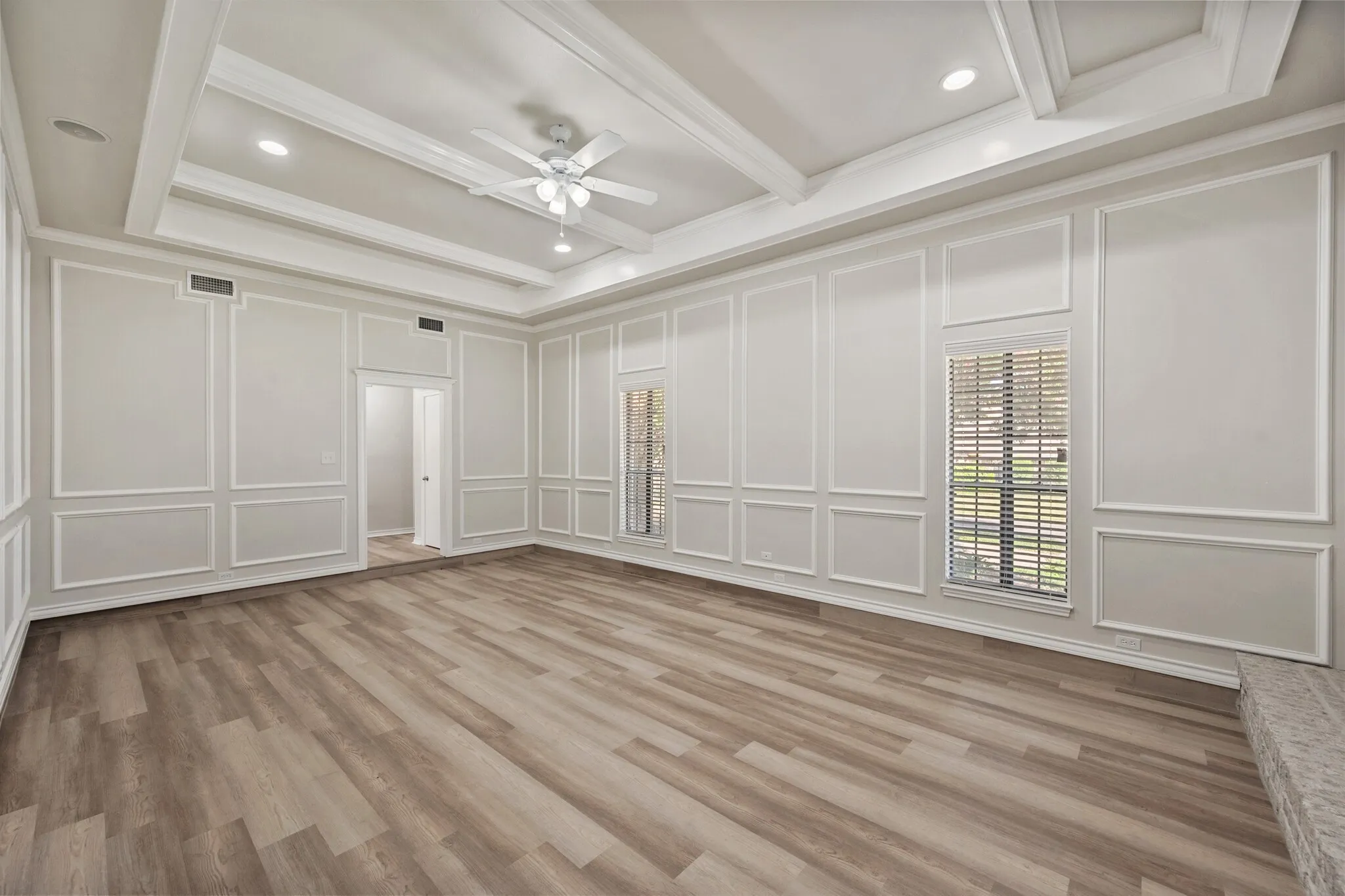 Single Family Residence For Sale in Tarrant County , 4351 Bullfinch Court, Fort Worth, Texas 76133, 3 Bedroom, 3 Bathroom, 2 Garage spaces, 3,164 Sqft, built in 1977, mls#21368061, Real Estate Agent in Fort Worth, Homes For Sale in Tarrant county, Homes For Sale in Fort Worth, Realtor in Fort Worth Texas, Real Estate Brokerage Independent Realty Texas, Luminita Cordes Realtor