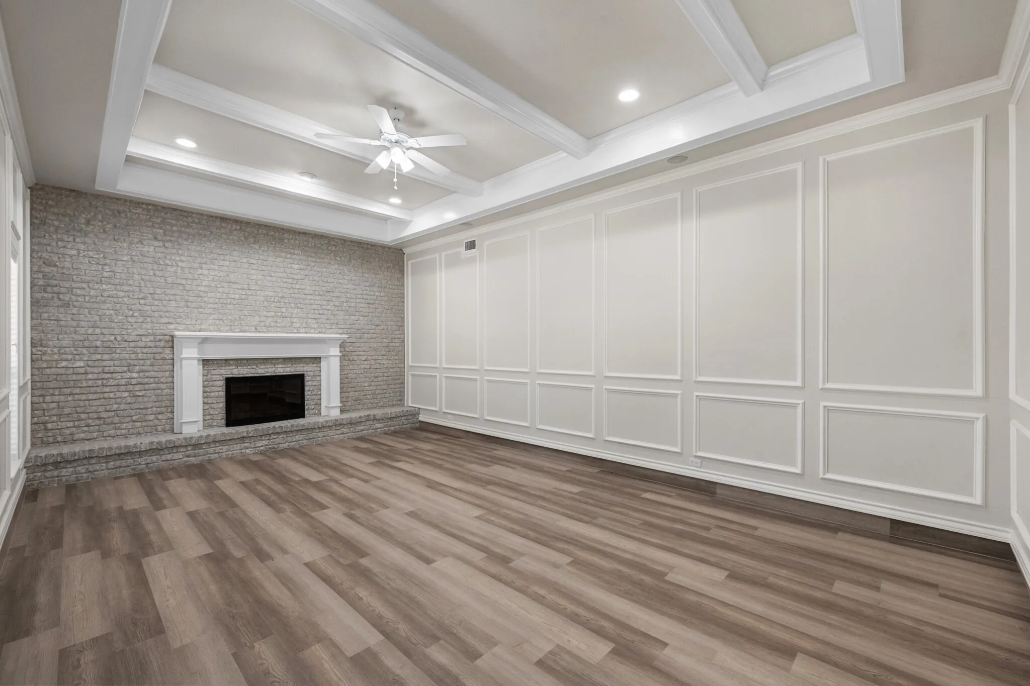 Single Family Residence For Sale in Tarrant County , 4351 Bullfinch Court, Fort Worth, Texas 76133, 3 Bedroom, 3 Bathroom, 2 Garage spaces, 3,164 Sqft, built in 1977, mls#21368061, Real Estate Agent in Fort Worth, Homes For Sale in Tarrant county, Homes For Sale in Fort Worth, Realtor in Fort Worth Texas, Real Estate Brokerage Independent Realty Texas, Luminita Cordes Realtor