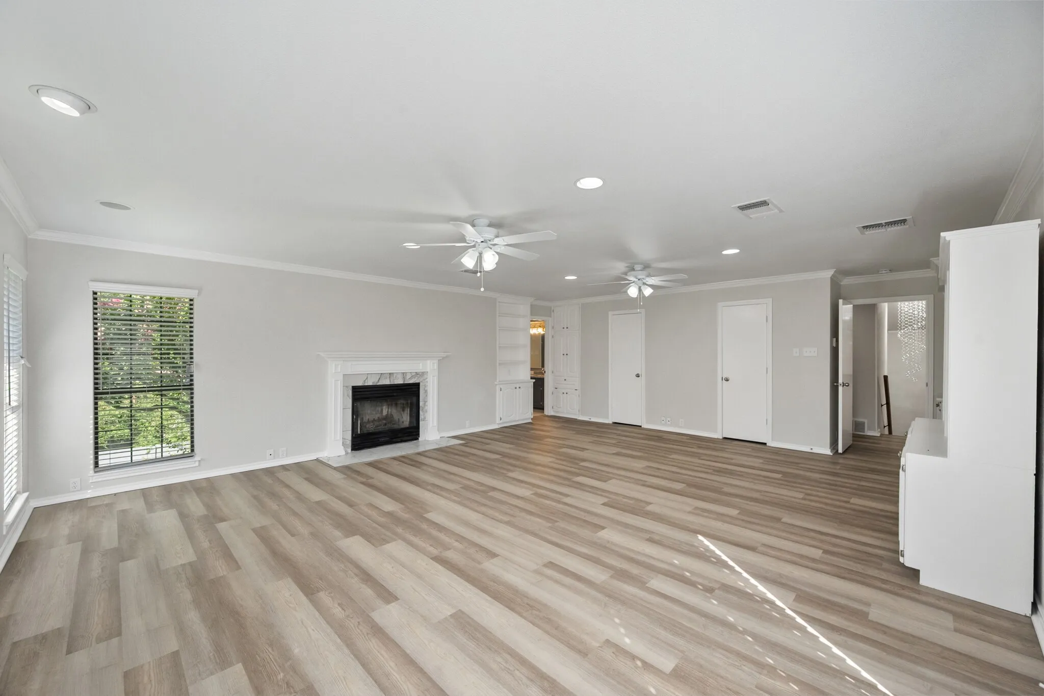 Single Family Residence For Sale in Tarrant County , 4351 Bullfinch Court, Fort Worth, Texas 76133, 3 Bedroom, 3 Bathroom, 2 Garage spaces, 3,164 Sqft, built in 1977, mls#21368061, Real Estate Agent in Fort Worth, Homes For Sale in Tarrant county, Homes For Sale in Fort Worth, Realtor in Fort Worth Texas, Real Estate Brokerage Independent Realty Texas, Luminita Cordes Realtor