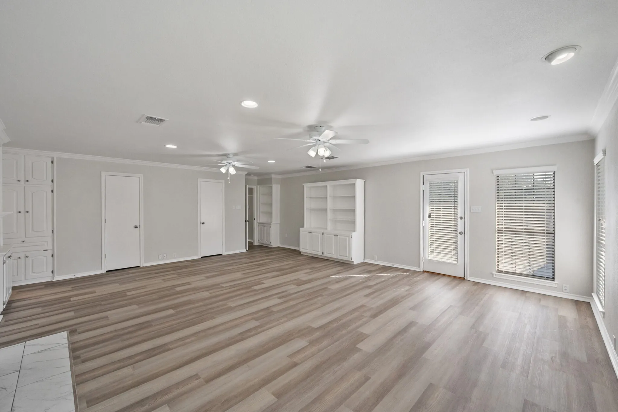Single Family Residence For Sale in Tarrant County , 4351 Bullfinch Court, Fort Worth, Texas 76133, 3 Bedroom, 3 Bathroom, 2 Garage spaces, 3,164 Sqft, built in 1977, mls#21368061, Real Estate Agent in Fort Worth, Homes For Sale in Tarrant county, Homes For Sale in Fort Worth, Realtor in Fort Worth Texas, Real Estate Brokerage Independent Realty Texas, Luminita Cordes Realtor