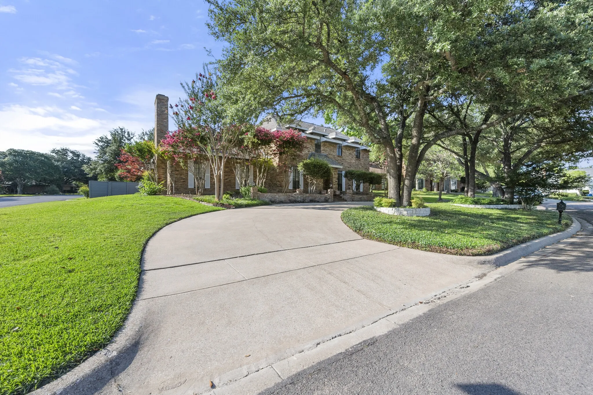 Single Family Residence For Sale in Tarrant County , 4351 Bullfinch Court, Fort Worth, Texas 76133, 3 Bedroom, 3 Bathroom, 2 Garage spaces, 3,164 Sqft, built in 1977, mls#21368061, Real Estate Agent in Fort Worth, Homes For Sale in Tarrant county, Homes For Sale in Fort Worth, Realtor in Fort Worth Texas, Real Estate Brokerage Independent Realty Texas, Luminita Cordes Realtor