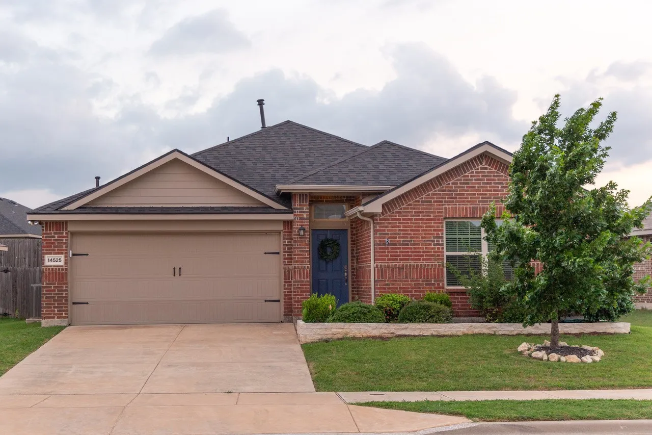 Single Family Residence For Rent in Denton County , 14525 Serrano Ridge Road, Fort Worth, Texas 76052, 3 Bedroom, 2 Bathroom, 2 Garage spaces, 1,508 Sqft, built in 2018, mls#21368062, Real Estate Agent in Fort Worth, Homes For Rent in Denton county, Homes For Rent in Fort Worth, Realtor in Fort Worth Texas, Real Estate Brokerage Independent Realty Texas, Luminita Cordes Realtor