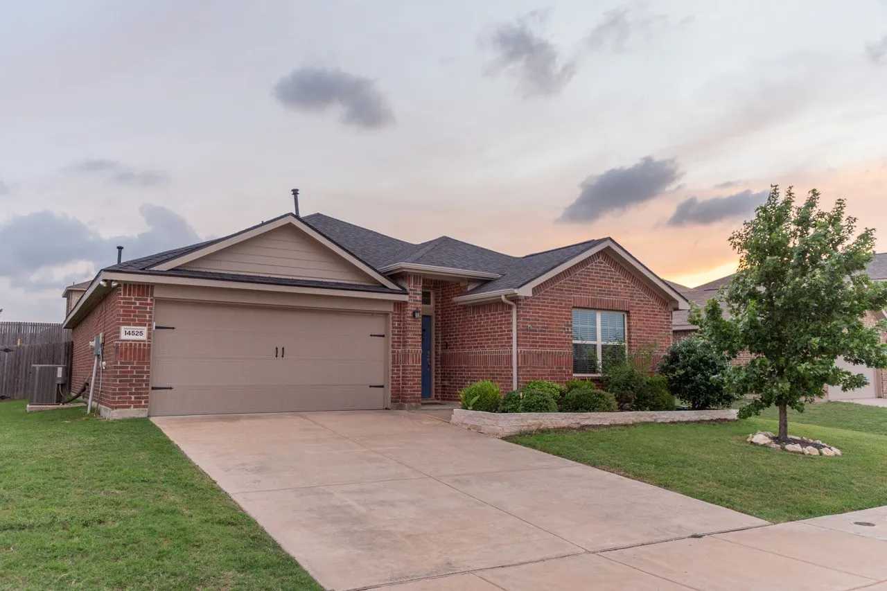 Single Family Residence For Rent in Denton County , 14525 Serrano Ridge Road, Fort Worth, Texas 76052, 3 Bedroom, 2 Bathroom, 2 Garage spaces, 1,508 Sqft, built in 2018, mls#21368062, Real Estate Agent in Fort Worth, Homes For Rent in Denton county, Homes For Rent in Fort Worth, Realtor in Fort Worth Texas, Real Estate Brokerage Independent Realty Texas, Luminita Cordes Realtor