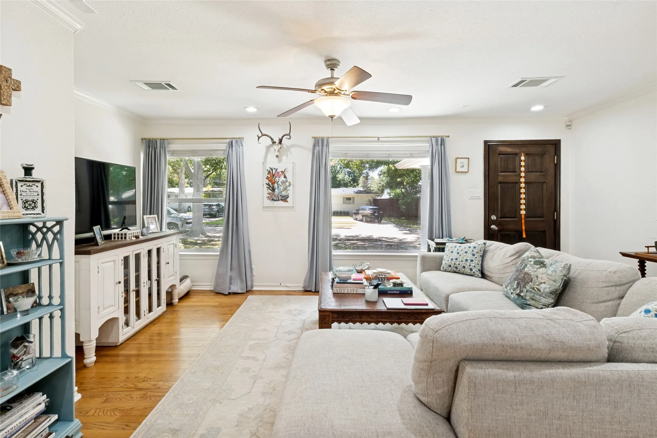 Single Family Residence For Rent in Dallas County , 4017 Beechwood Lane, Dallas, Texas 75220, 3 Bedroom, 2 Bathroom, 1 Garage spaces, 1,432 Sqft, built in 1951, mls#21366319, Real Estate Agent in Dallas, Homes For Rent in Dallas county, Homes For Rent in Dallas, Realtor in Dallas Texas, Real Estate Brokerage Independent Realty Texas, Luminita Cordes Realtor