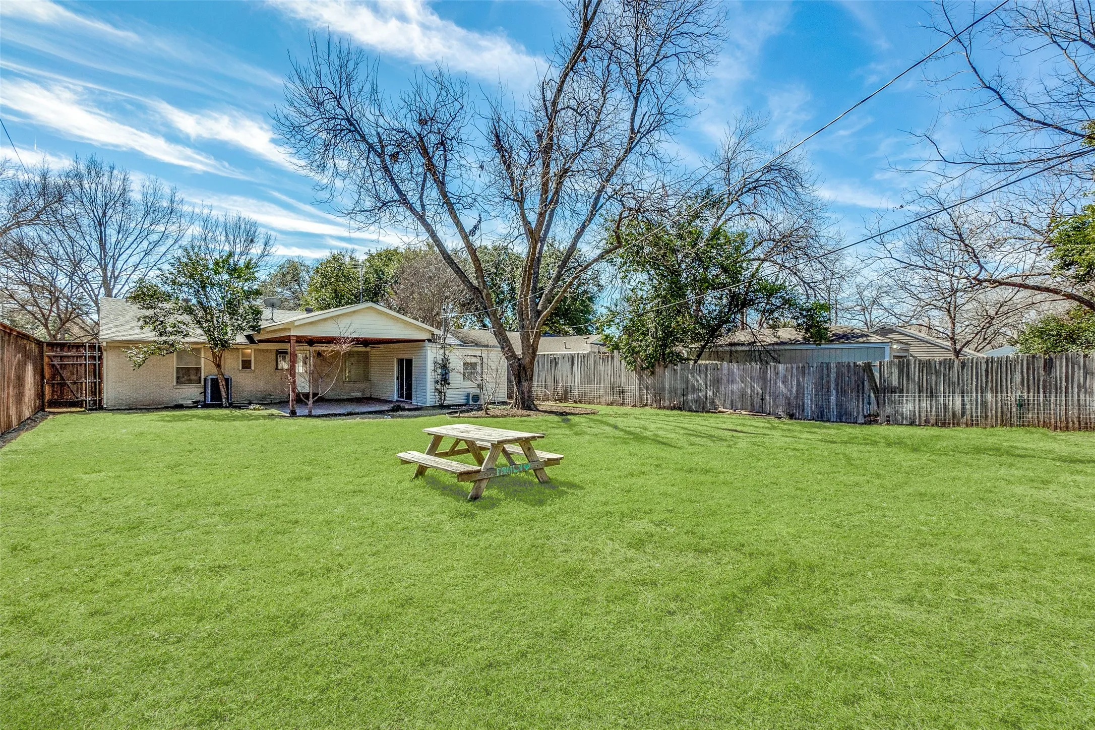Single Family Residence For Rent in Dallas County , 4017 Beechwood Lane, Dallas, Texas 75220, 3 Bedroom, 2 Bathroom, 1 Garage spaces, 1,432 Sqft, built in 1951, mls#21366319, Real Estate Agent in Dallas, Homes For Rent in Dallas county, Homes For Rent in Dallas, Realtor in Dallas Texas, Real Estate Brokerage Independent Realty Texas, Luminita Cordes Realtor