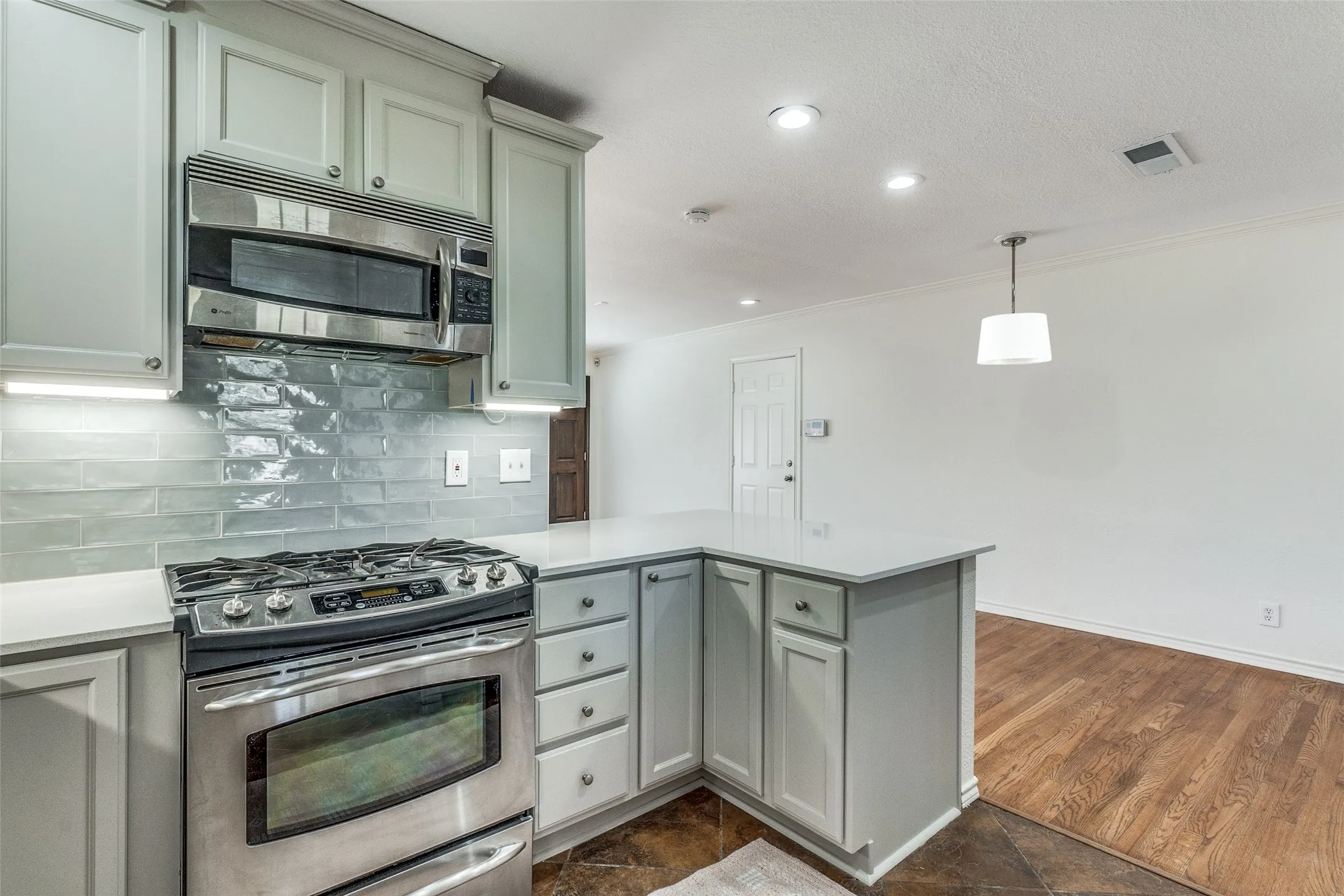 Single Family Residence For Rent in Dallas County , 4017 Beechwood Lane, Dallas, Texas 75220, 3 Bedroom, 2 Bathroom, 1 Garage spaces, 1,432 Sqft, built in 1951, mls#21366319, Real Estate Agent in Dallas, Homes For Rent in Dallas county, Homes For Rent in Dallas, Realtor in Dallas Texas, Real Estate Brokerage Independent Realty Texas, Luminita Cordes Realtor