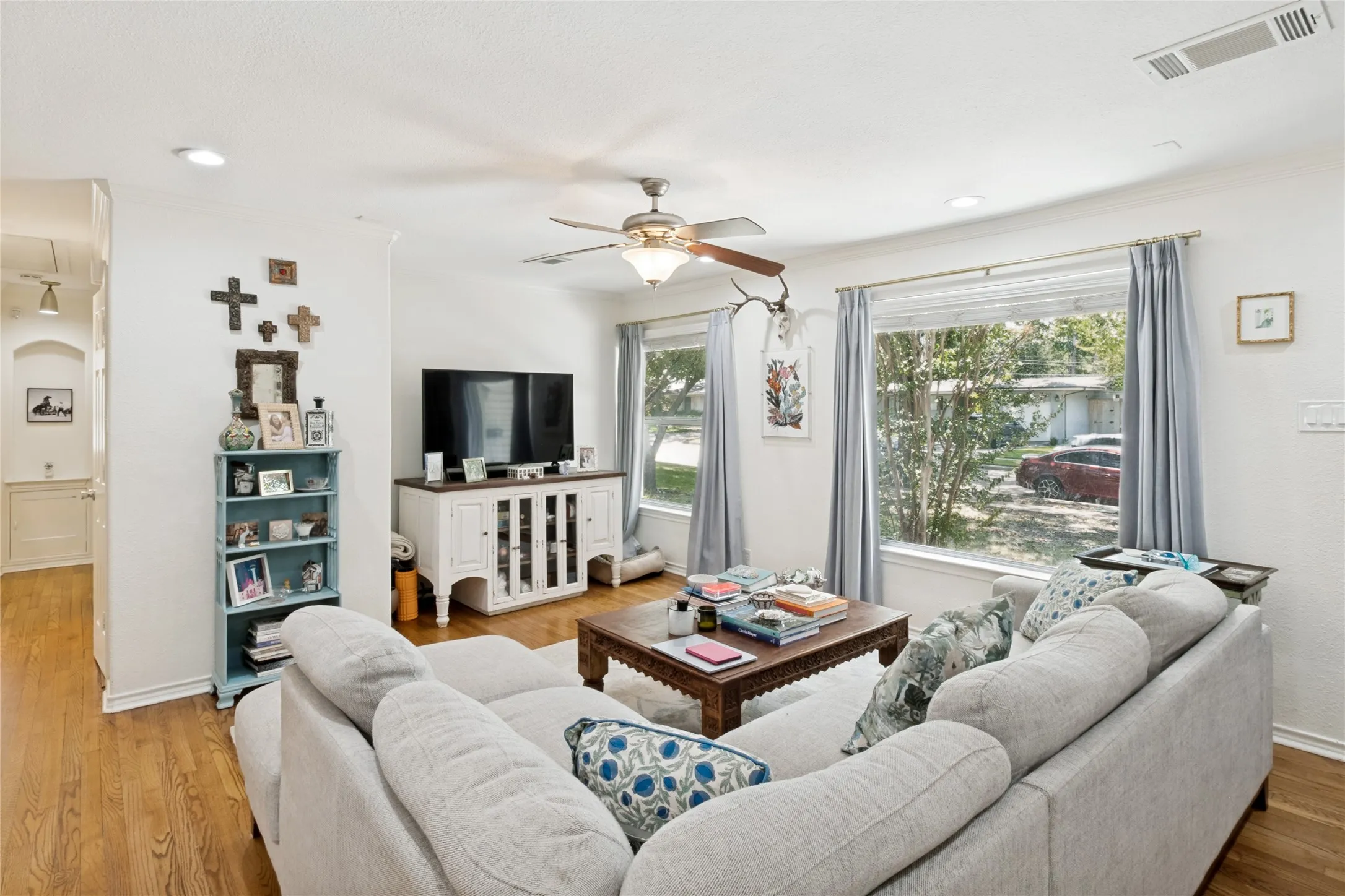 Single Family Residence For Rent in Dallas County , 4017 Beechwood Lane, Dallas, Texas 75220, 3 Bedroom, 2 Bathroom, 1 Garage spaces, 1,432 Sqft, built in 1951, mls#21366319, Real Estate Agent in Dallas, Homes For Rent in Dallas county, Homes For Rent in Dallas, Realtor in Dallas Texas, Real Estate Brokerage Independent Realty Texas, Luminita Cordes Realtor