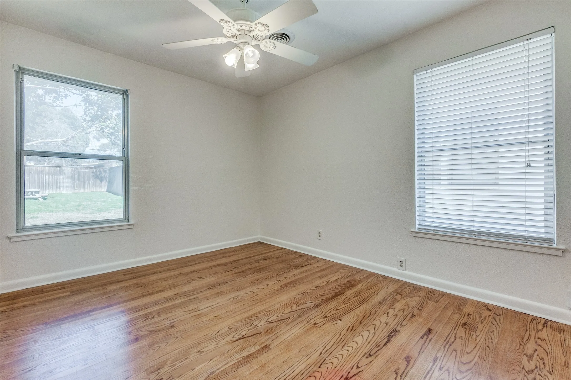 Single Family Residence For Rent in Dallas County , 4017 Beechwood Lane, Dallas, Texas 75220, 3 Bedroom, 2 Bathroom, 1 Garage spaces, 1,432 Sqft, built in 1951, mls#21366319, Real Estate Agent in Dallas, Homes For Rent in Dallas county, Homes For Rent in Dallas, Realtor in Dallas Texas, Real Estate Brokerage Independent Realty Texas, Luminita Cordes Realtor