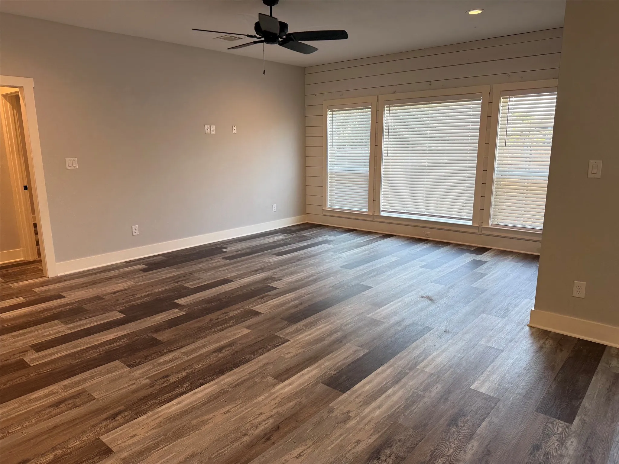 Single Family Residence For Rent in Grayson County , 4906 Dry Creek Road, Sherman, Texas 75092, 3 Bedroom, 2 Bathroom, 2 Garage spaces, 1,604 Sqft, built in 2022, mls#21346927, Real Estate Agent in Sherman, Homes For Rent in Grayson county, Homes For Rent in Sherman, Realtor in Sherman Texas, Real Estate Brokerage Independent Realty Texas, Luminita Cordes Realtor
