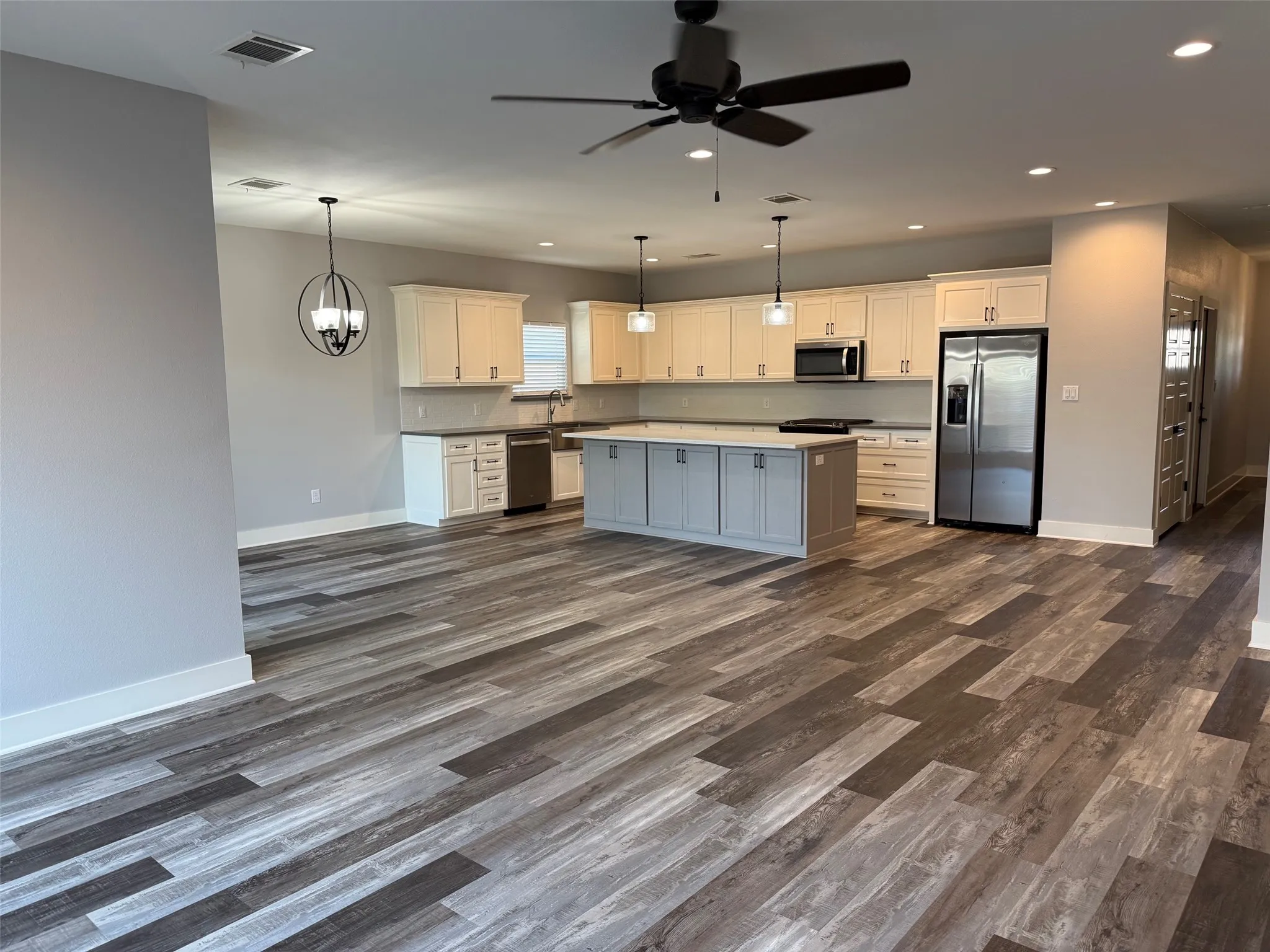 Single Family Residence For Rent in Grayson County , 4906 Dry Creek Road, Sherman, Texas 75092, 3 Bedroom, 2 Bathroom, 2 Garage spaces, 1,604 Sqft, built in 2022, mls#21346927, Real Estate Agent in Sherman, Homes For Rent in Grayson county, Homes For Rent in Sherman, Realtor in Sherman Texas, Real Estate Brokerage Independent Realty Texas, Luminita Cordes Realtor