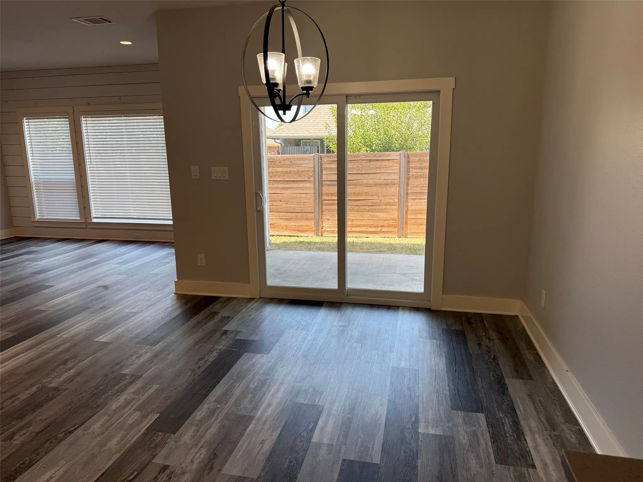 Single Family Residence For Rent in Grayson County , 4906 Dry Creek Road, Sherman, Texas 75092, 3 Bedroom, 2 Bathroom, 2 Garage spaces, 1,604 Sqft, built in 2022, mls#21346927, Real Estate Agent in Sherman, Homes For Rent in Grayson county, Homes For Rent in Sherman, Realtor in Sherman Texas, Real Estate Brokerage Independent Realty Texas, Luminita Cordes Realtor