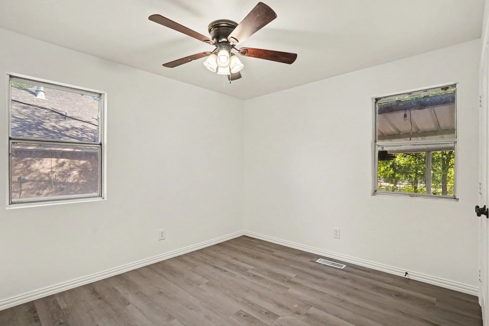 Single Family Residence For Sale in Hood County , 4305 Lucero Drive, Granbury, Texas 76048, 3 Bedroom, 2 Bathroom, Garage spaces, 1,452 Sqft, built in 1980, mls#21367832, Real Estate Agent in Granbury, Homes For Sale in Hood county, Homes For Sale in Granbury, Realtor in Granbury Texas, Real Estate Brokerage Independent Realty Texas, Luminita Cordes Realtor