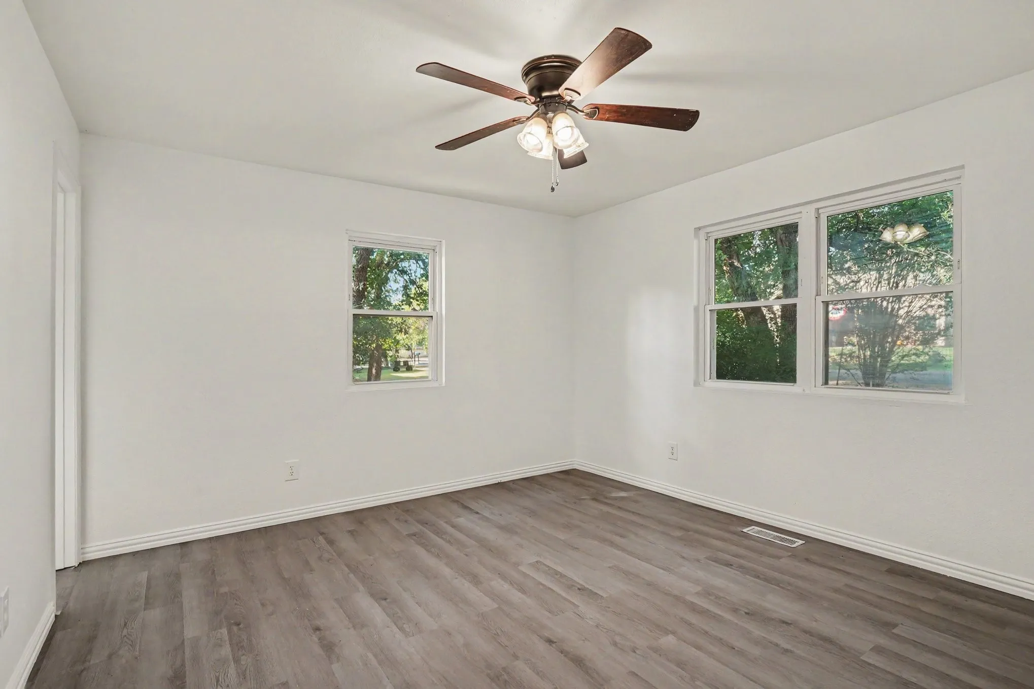 Single Family Residence For Sale in Hood County , 4305 Lucero Drive, Granbury, Texas 76048, 3 Bedroom, 2 Bathroom, Garage spaces, 1,452 Sqft, built in 1980, mls#21367832, Real Estate Agent in Granbury, Homes For Sale in Hood county, Homes For Sale in Granbury, Realtor in Granbury Texas, Real Estate Brokerage Independent Realty Texas, Luminita Cordes Realtor